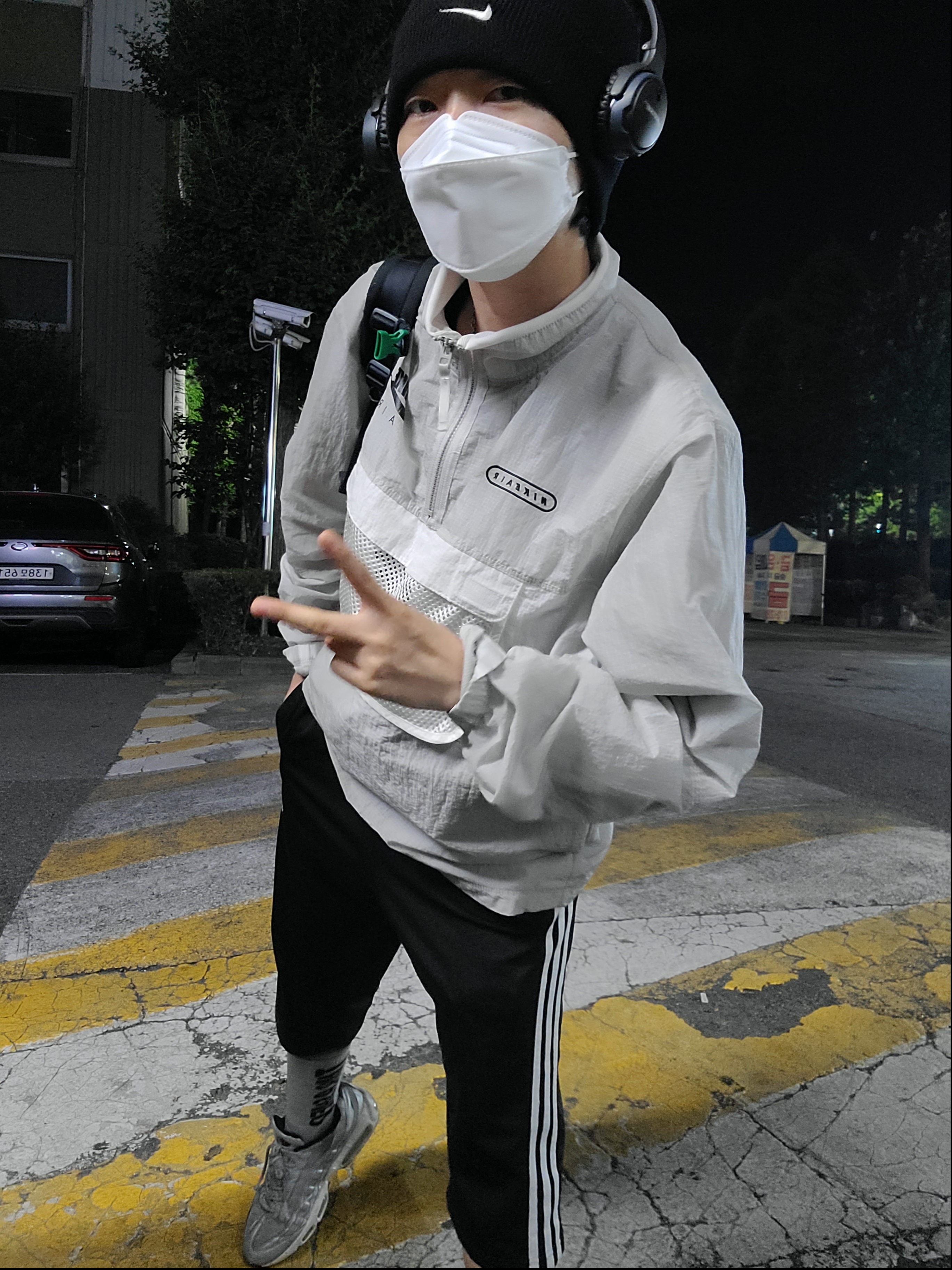 Nike Air Max 95 Silver Bullet, Nike x Stussy NRG Cuffed Beanie Black 착용 스타일