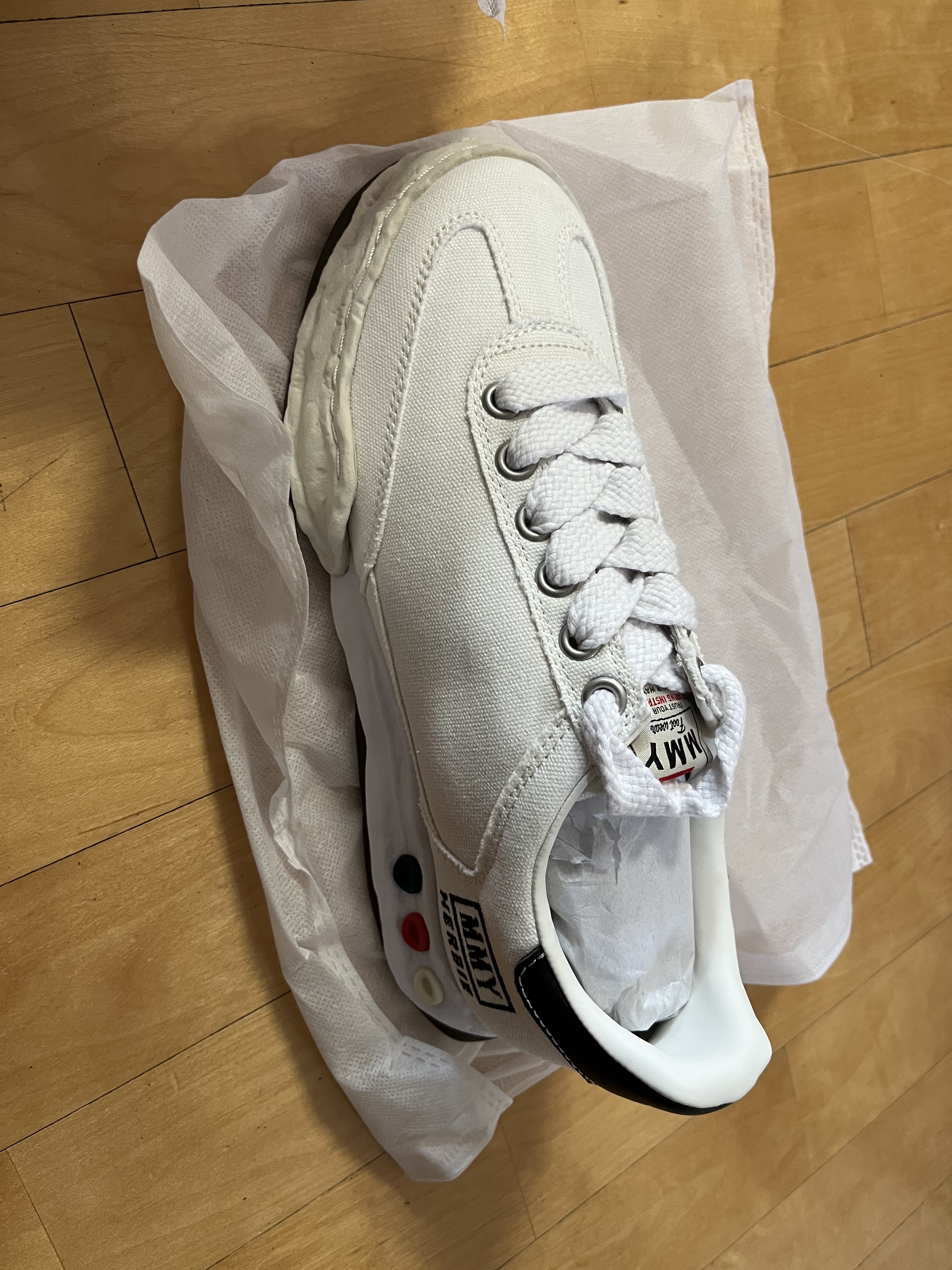 Maison Mihara Yasuhiro Herbie OG Sole Canvas Low-top Sneakers White 착용 스타일