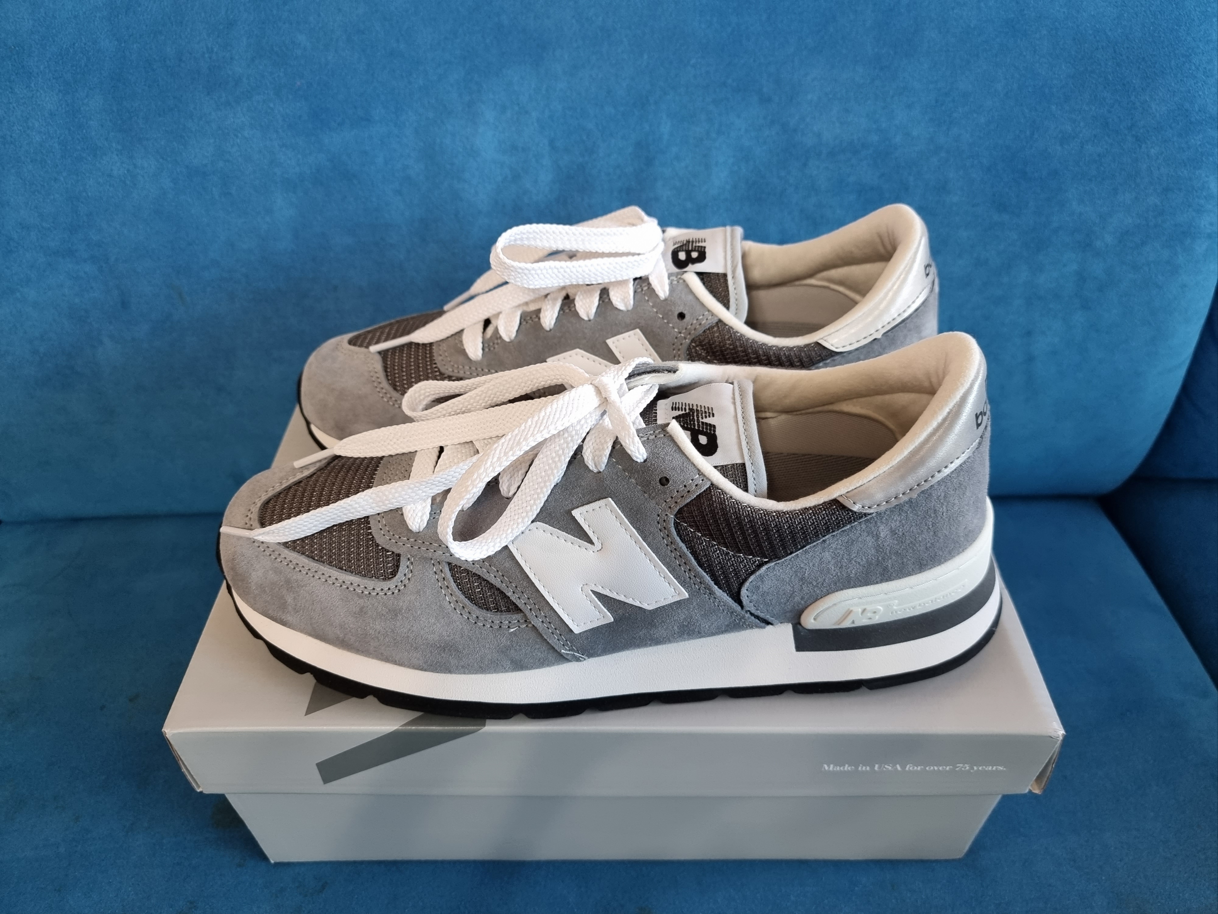 New Balance 990v1 Made in USA Grey White 착용 스타일 - 1