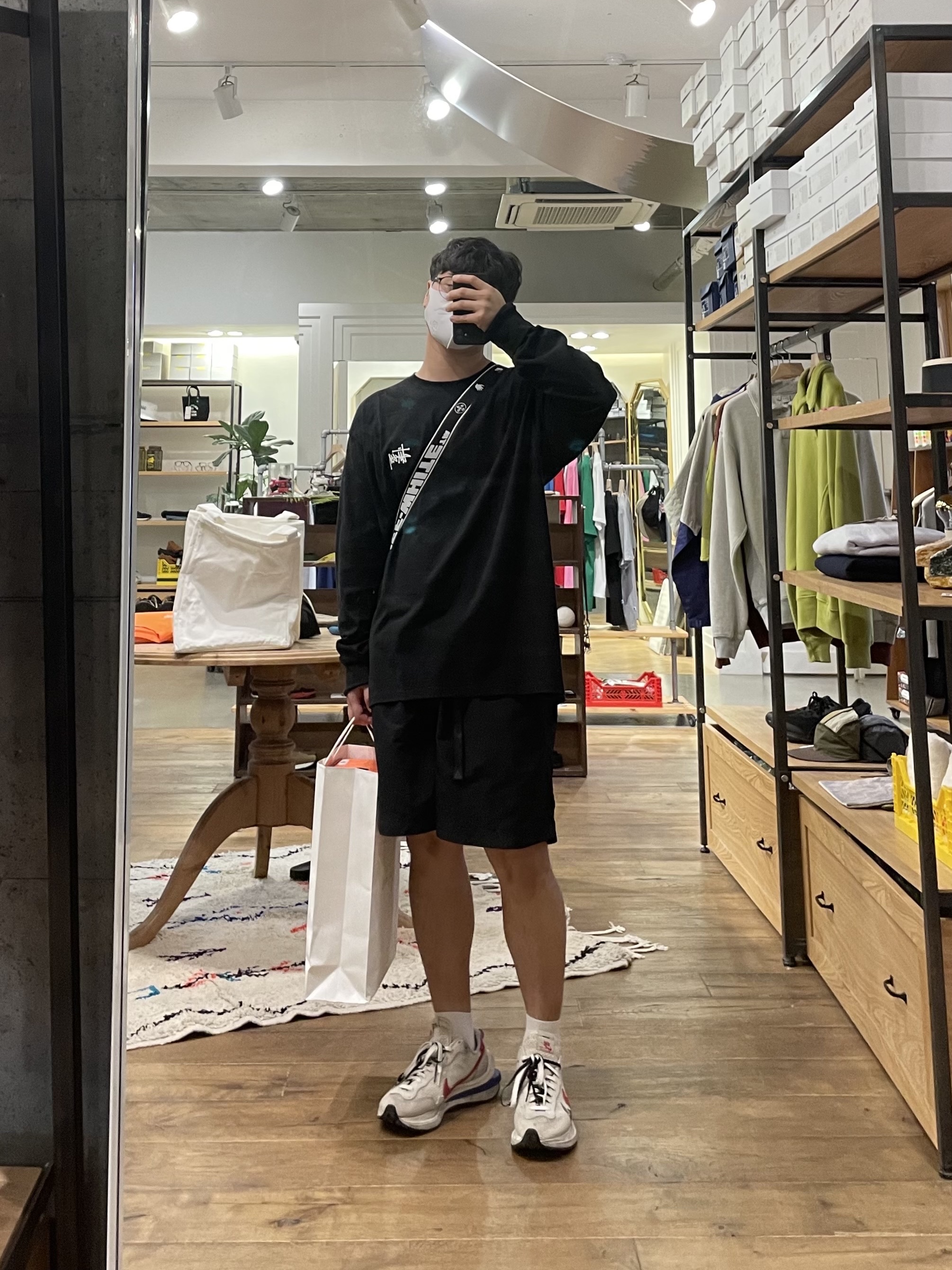 Nike x Sacai VaporWaffle Royal Fuchsia, Off-White x Amore Pacific Protection Box (Without Cosmetics) 착용 스타일