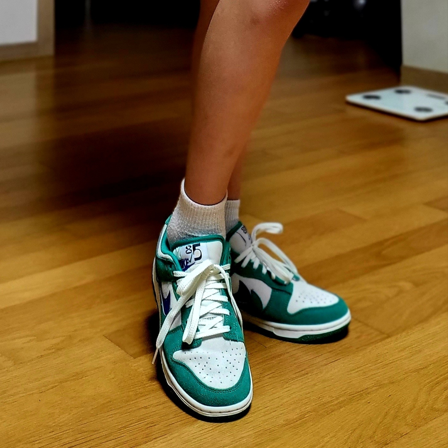 (W) Nike Dunk Low SE 85 Neptune Green and Sail 착용 스타일 - 1