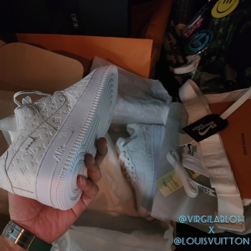 Louis Vuitton x Nike Air Force 1 Low by Virgil Abloh White, Rolex Submariner Date 40mm 116610LV Green Oyster 착용 스타일 - 1