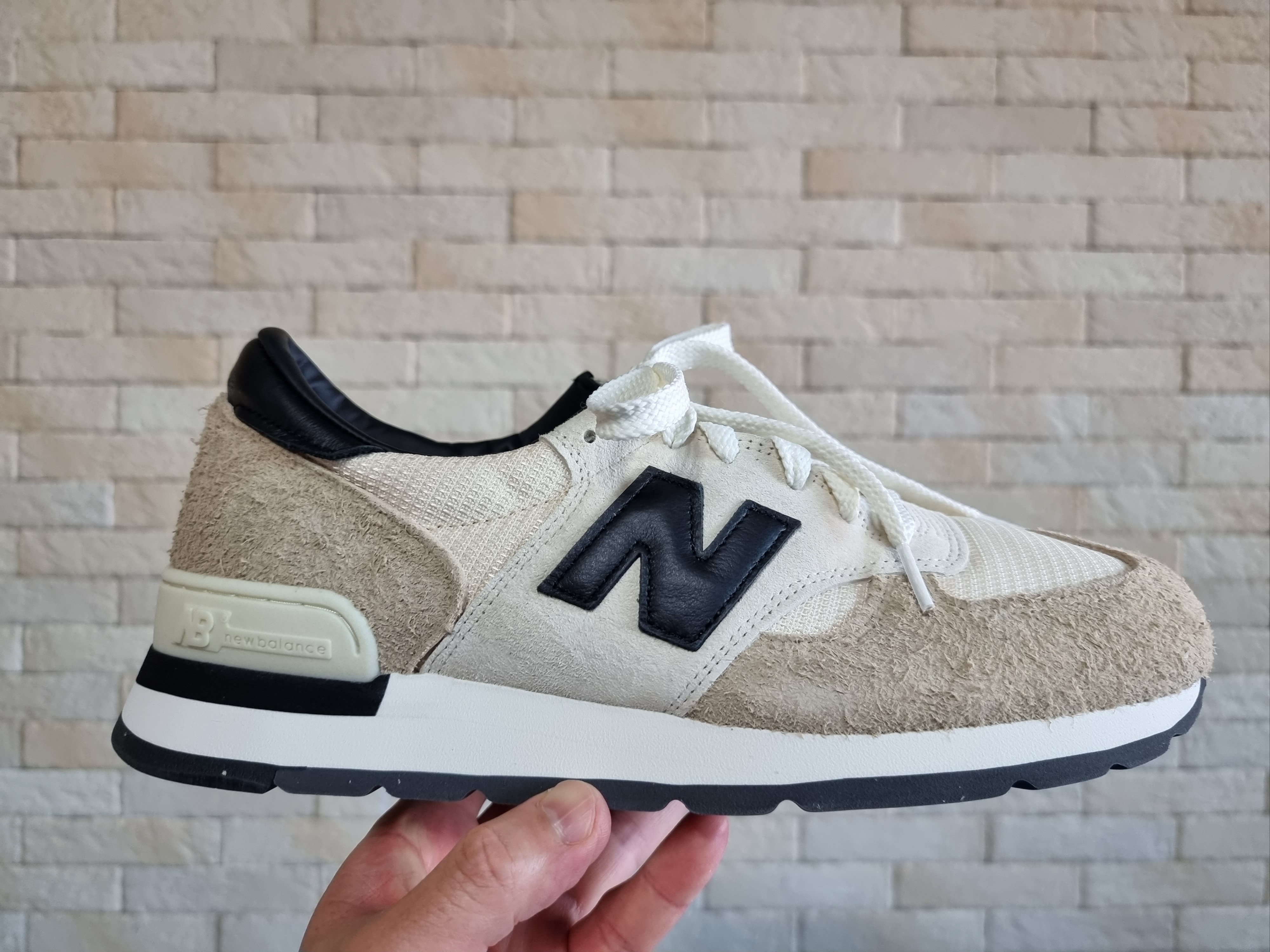 New Balance 990v1 Made in USA Incense Macadamia Nut 착용 스타일 - 2