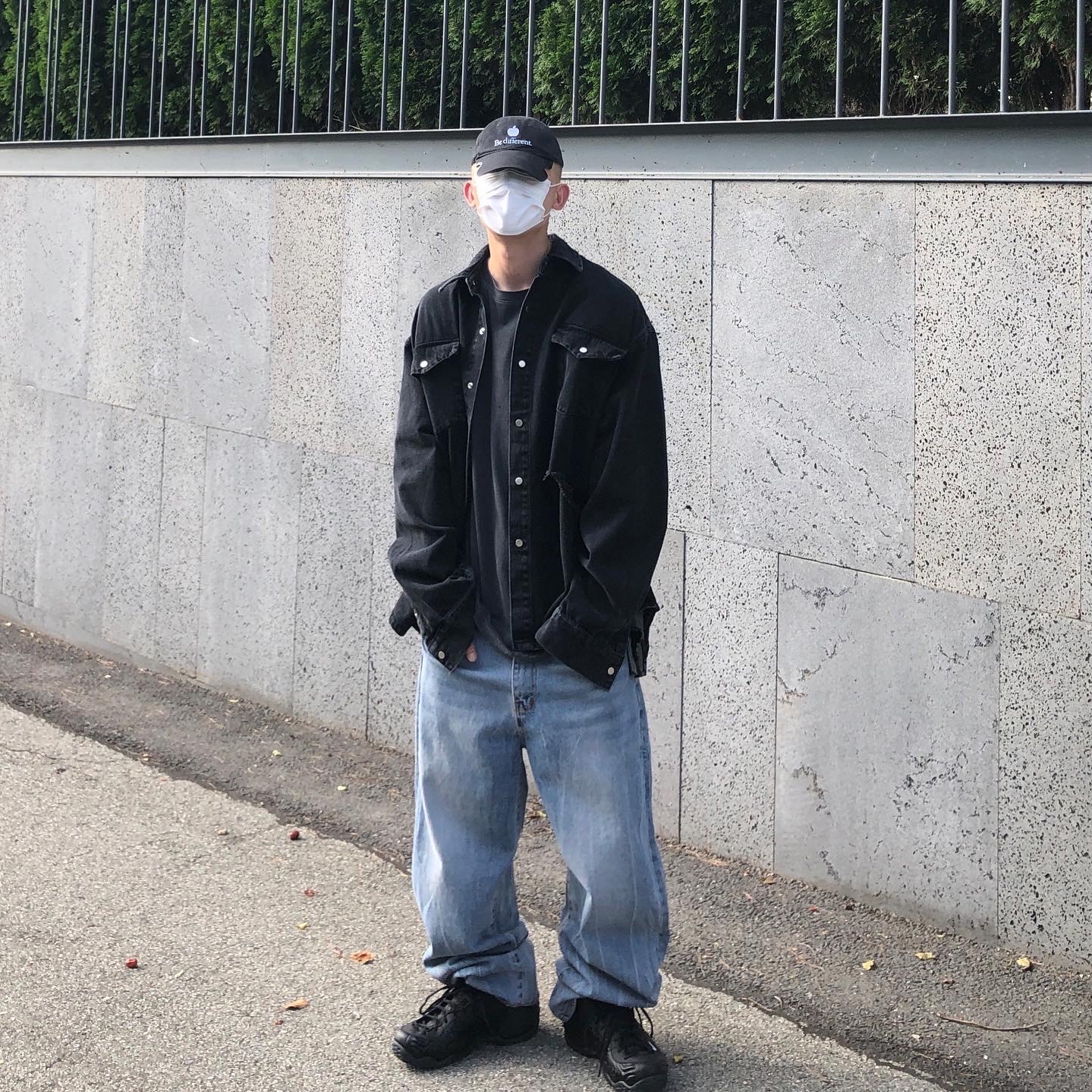 Balenciaga Gaffer Cap Black, Nike x Comme des Garcons Homme Plus Air Foamposite One Black 착용 스타일 - 1
