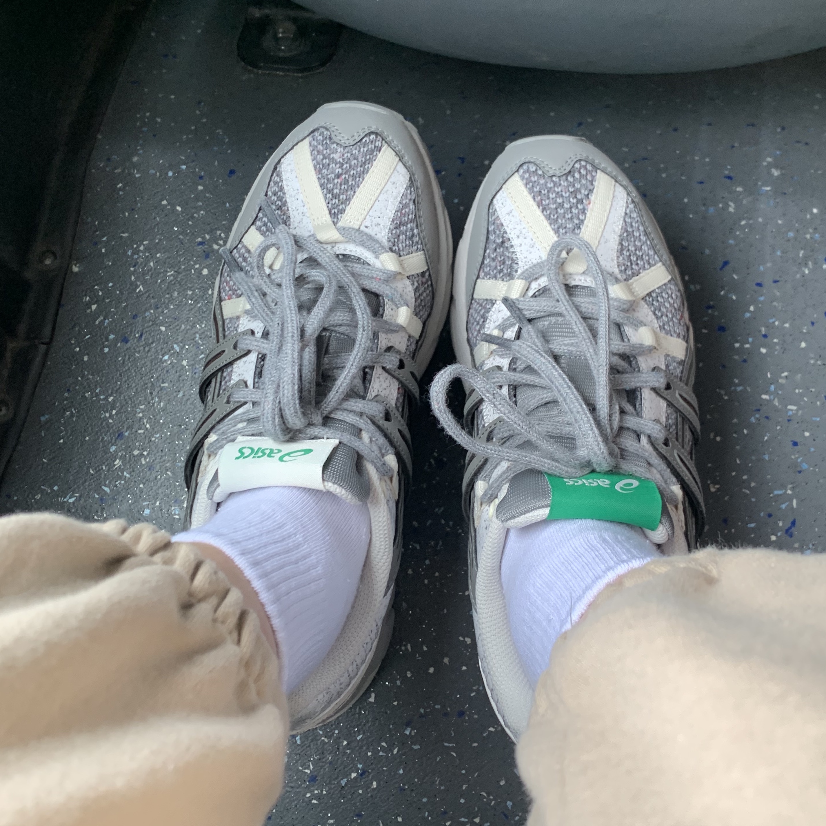 Asics Gel-Sonoma 15-50 Oyster Grey Cream 착용 스타일