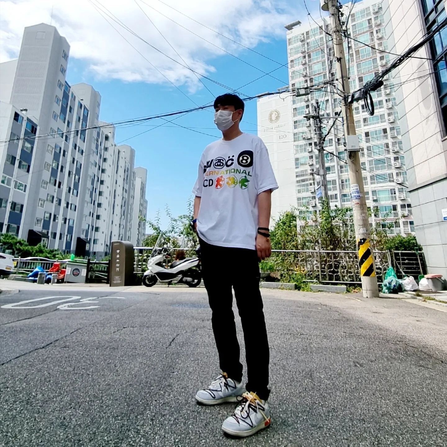 Stussy x Cactus Plant Flea Market International T-Shirt White, Nike x Off-White Dunk Low The 50 - Lot 46 착용 스타일