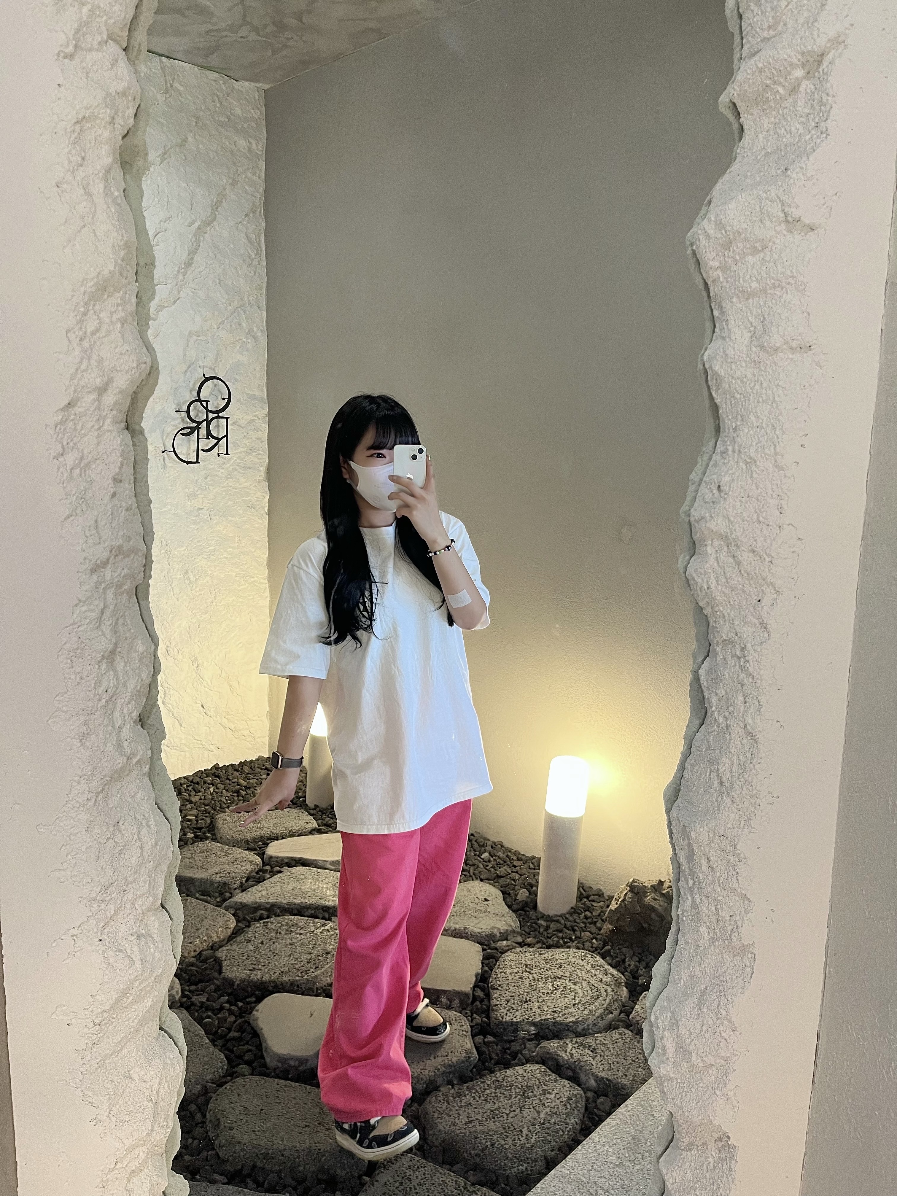 Stussy Fire Dice T-Shirt White, Nike x Travis Scott SB Dunk Low 착용 스타일 - 2