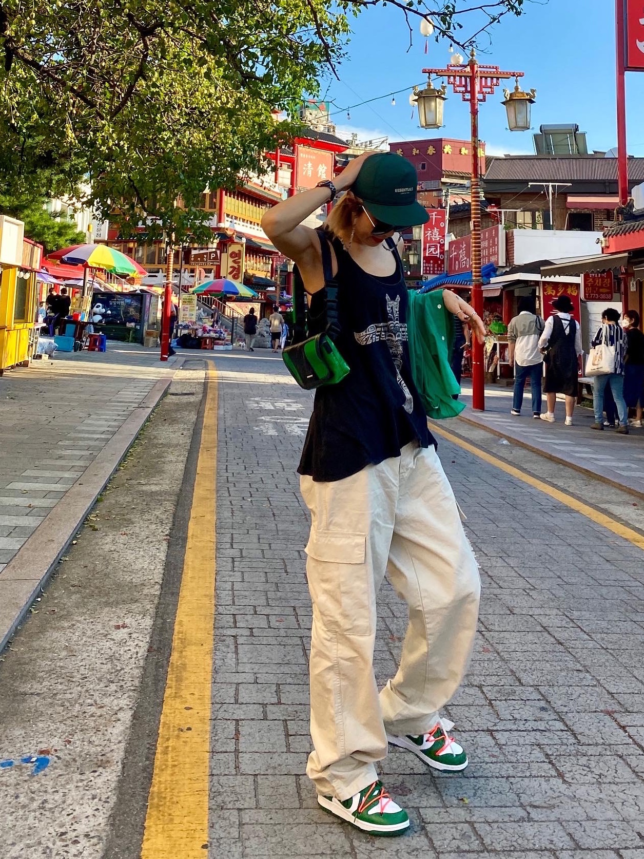 Nike x Off-White Dunk Low Pine Green, Essentials x New Era Retro Crown Strapback Dark Green 착용 스타일 - 1