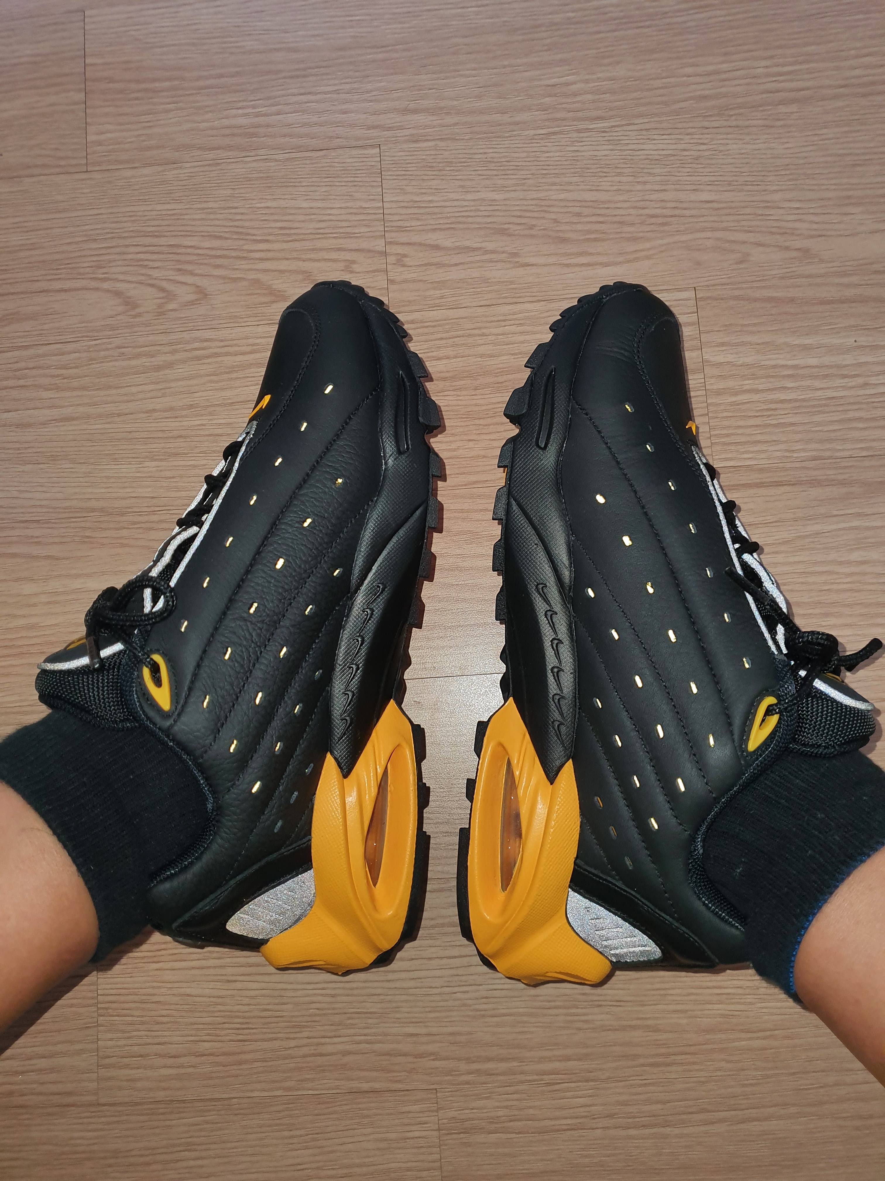 Nike x Drake Nocta Hot Step Air Terra Black and Yellow 착용 스타일 - 3