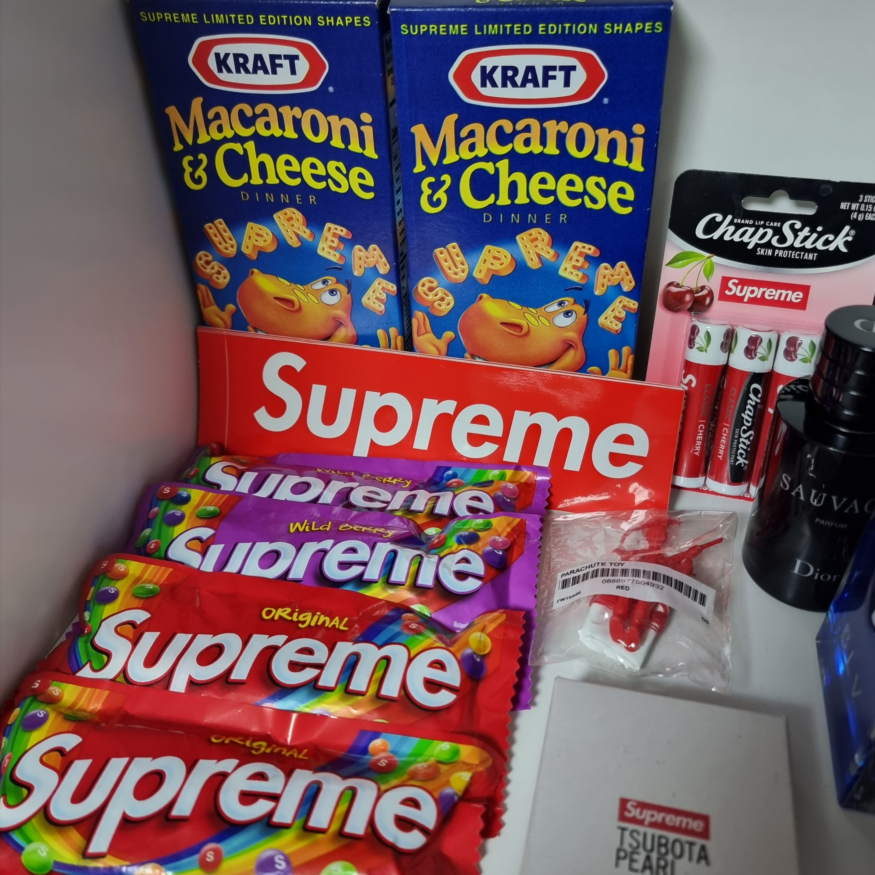 Supreme Chapstick Red (3 Pack), Supreme x Tsubota Pearl Hard Edge Lighter Red - 21FW 착용 스타일