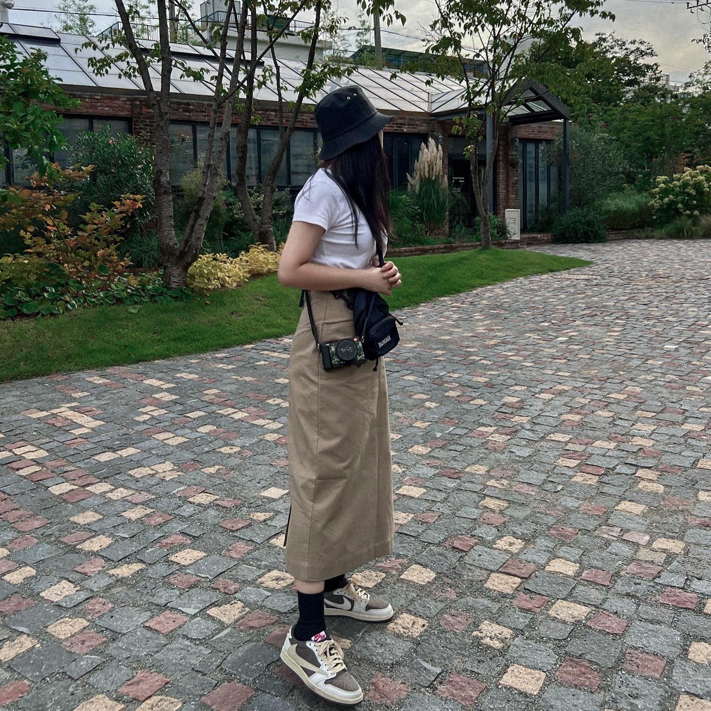 Jordan 1 x Travis Scott Retro Low OG SP Sail and Ridgerock, Leica x BAPE x Stash D-Lux 7 Black (Korean Ver.) 착용 스타일