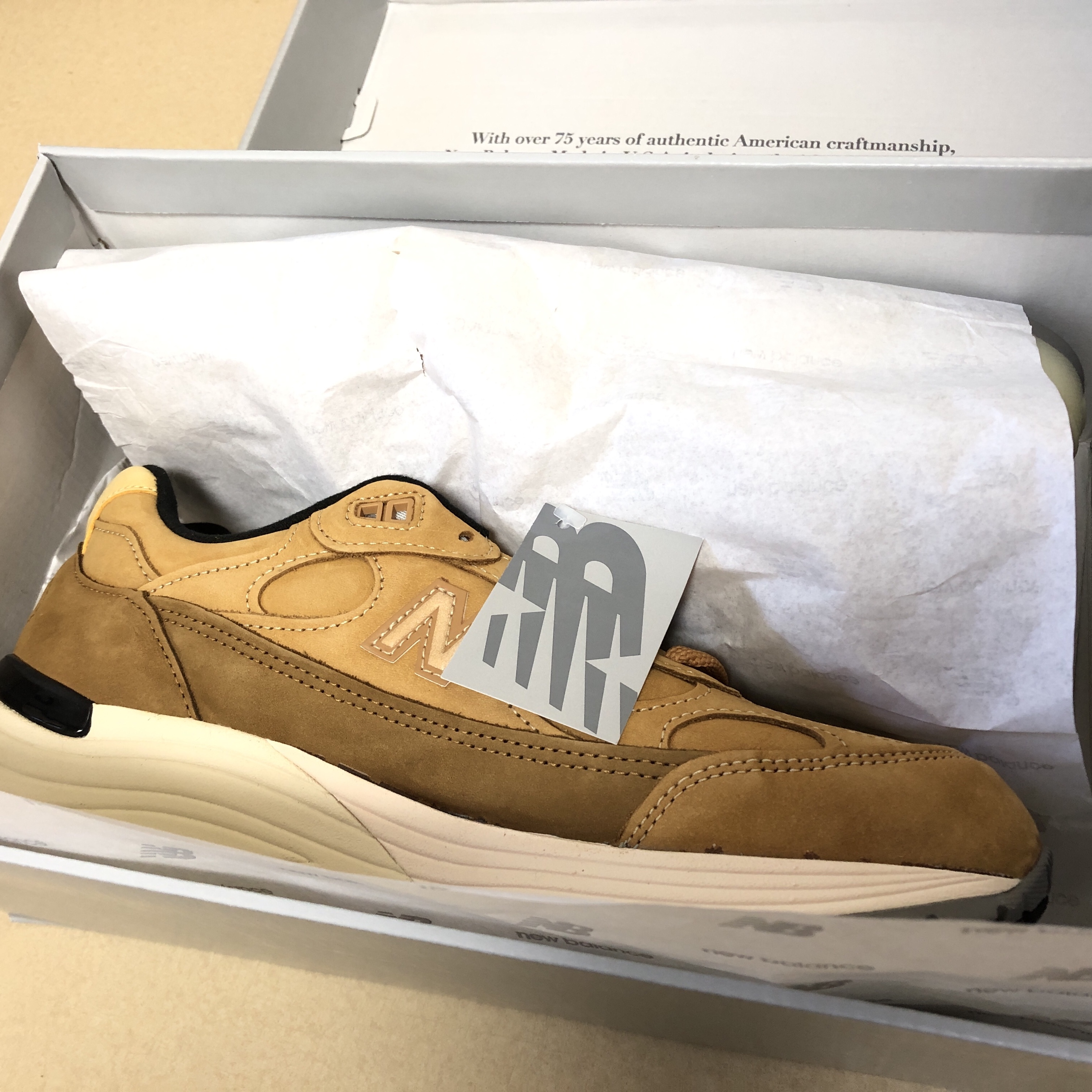 New Balance 992 Made in USA Brown 착용 스타일 - 1