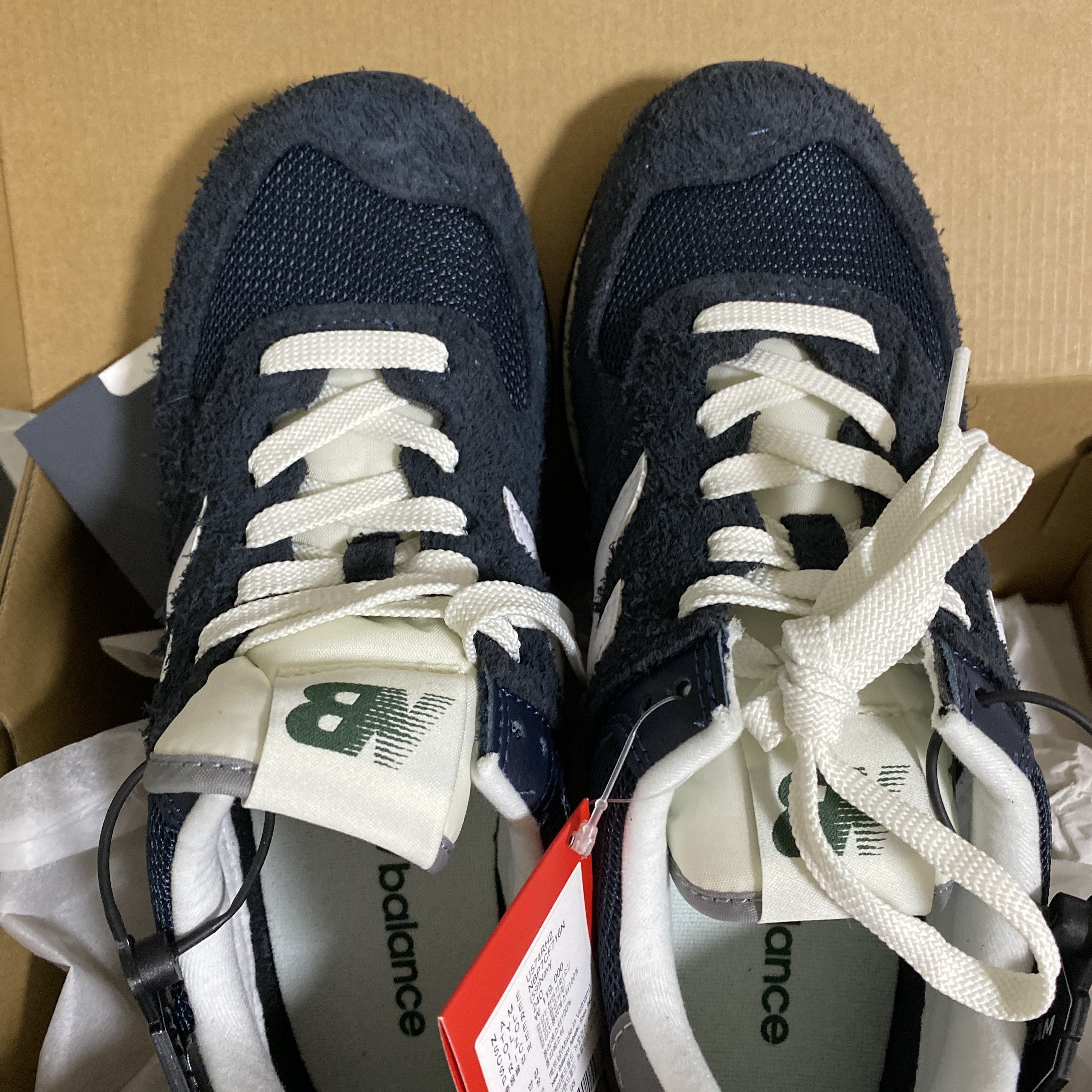 New Balance 574 Heritage Navy 착용 스타일 - 1