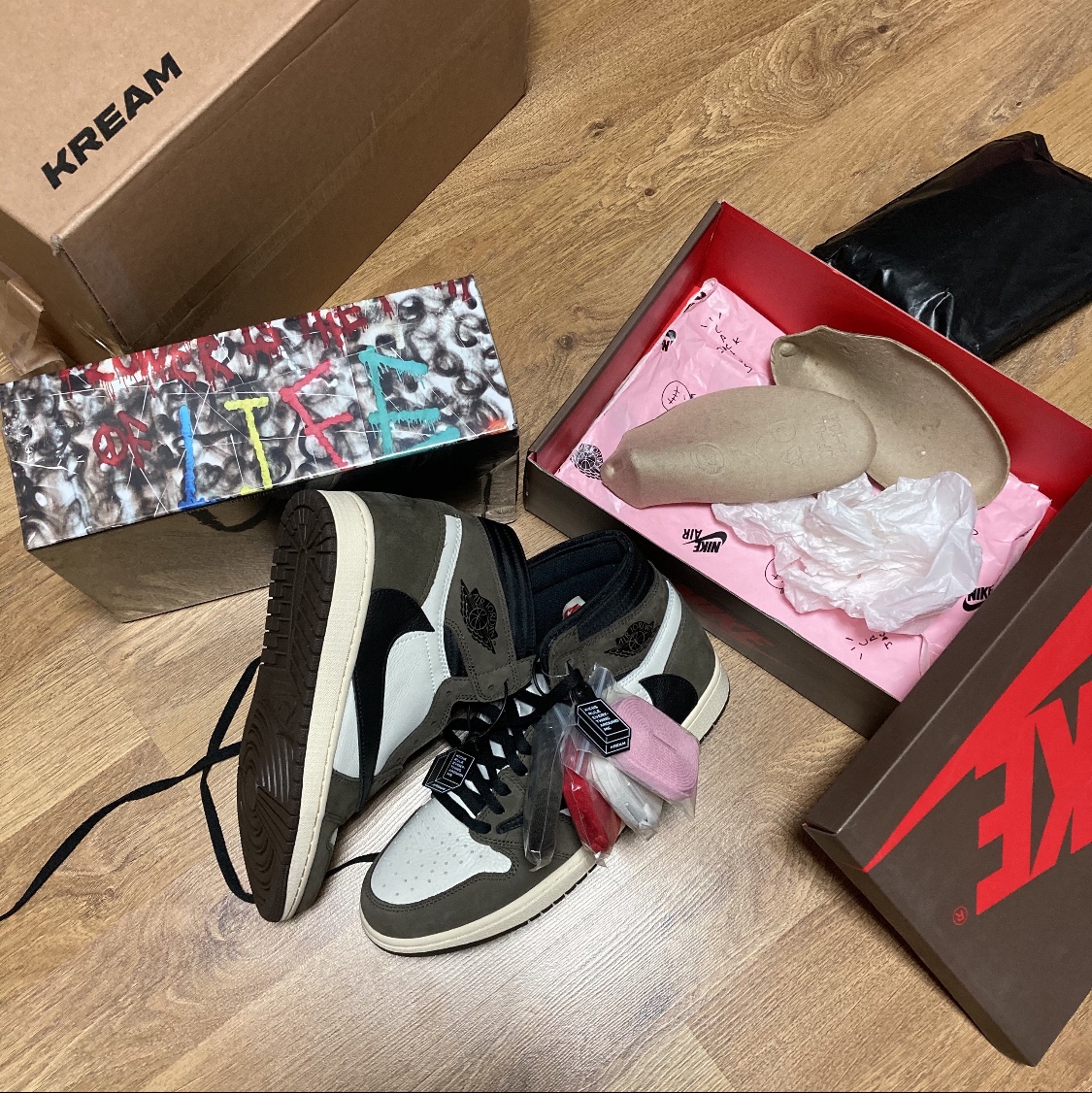 Jordan 1 x Travis Scott Retro High OG SP Mocha 착용 스타일