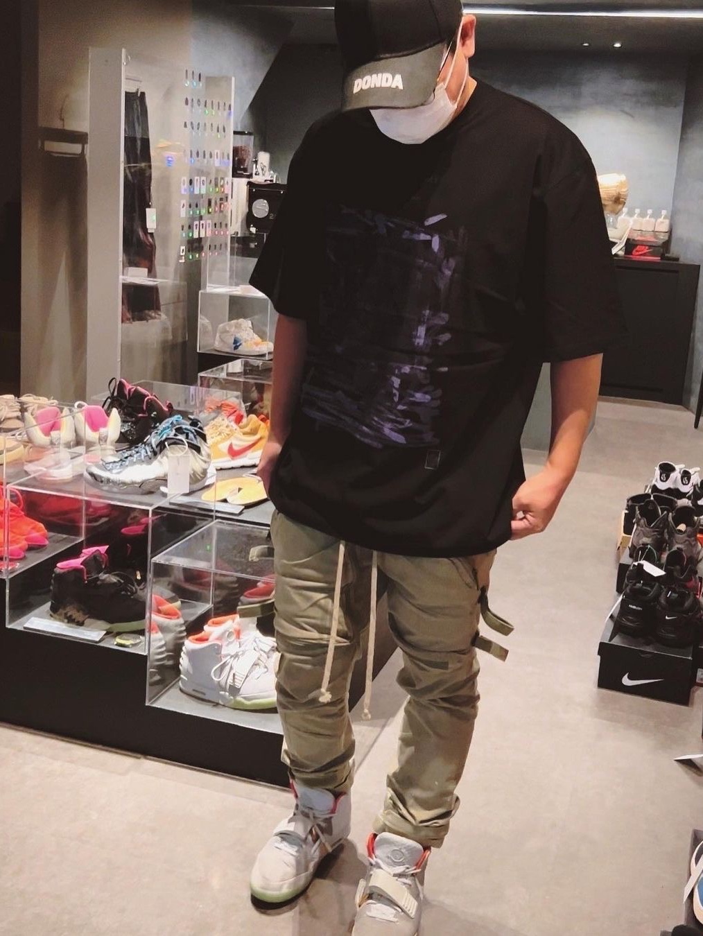 Undermycar x Punk Academy Dancing Doll T-Shirt Naval Academy, Nike Air Yeezy 2 Pure Platinum 착용 스타일