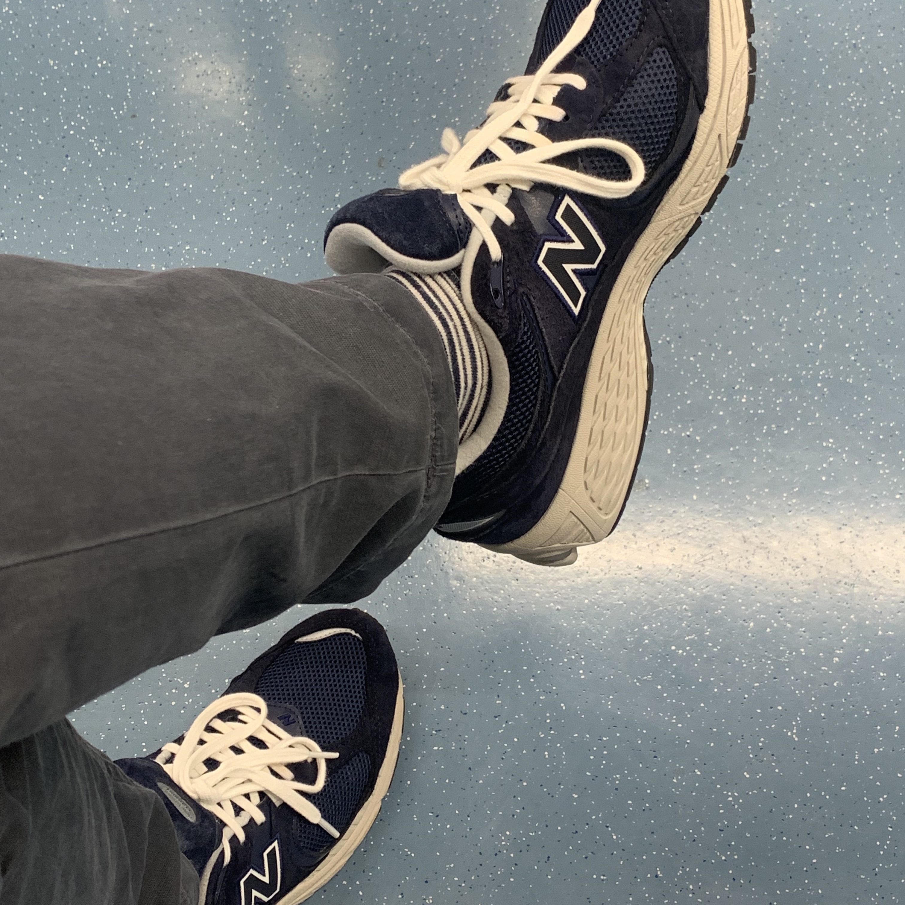New Balance 2002R Navy 착용 스타일