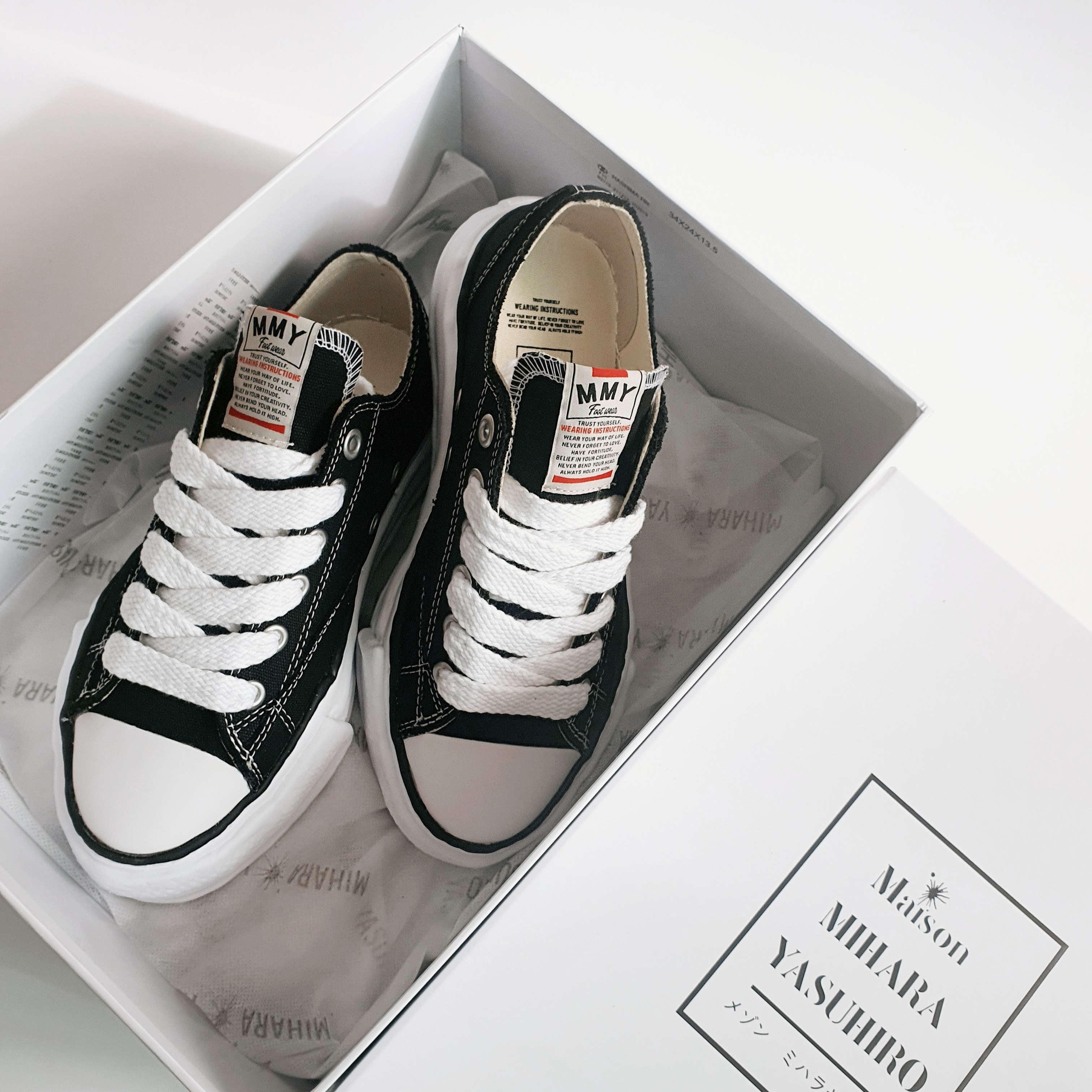 Maison Mihara Yasuhiro Peterson OG Sole Canvas Low Sneakers Black 착용 스타일 - 2