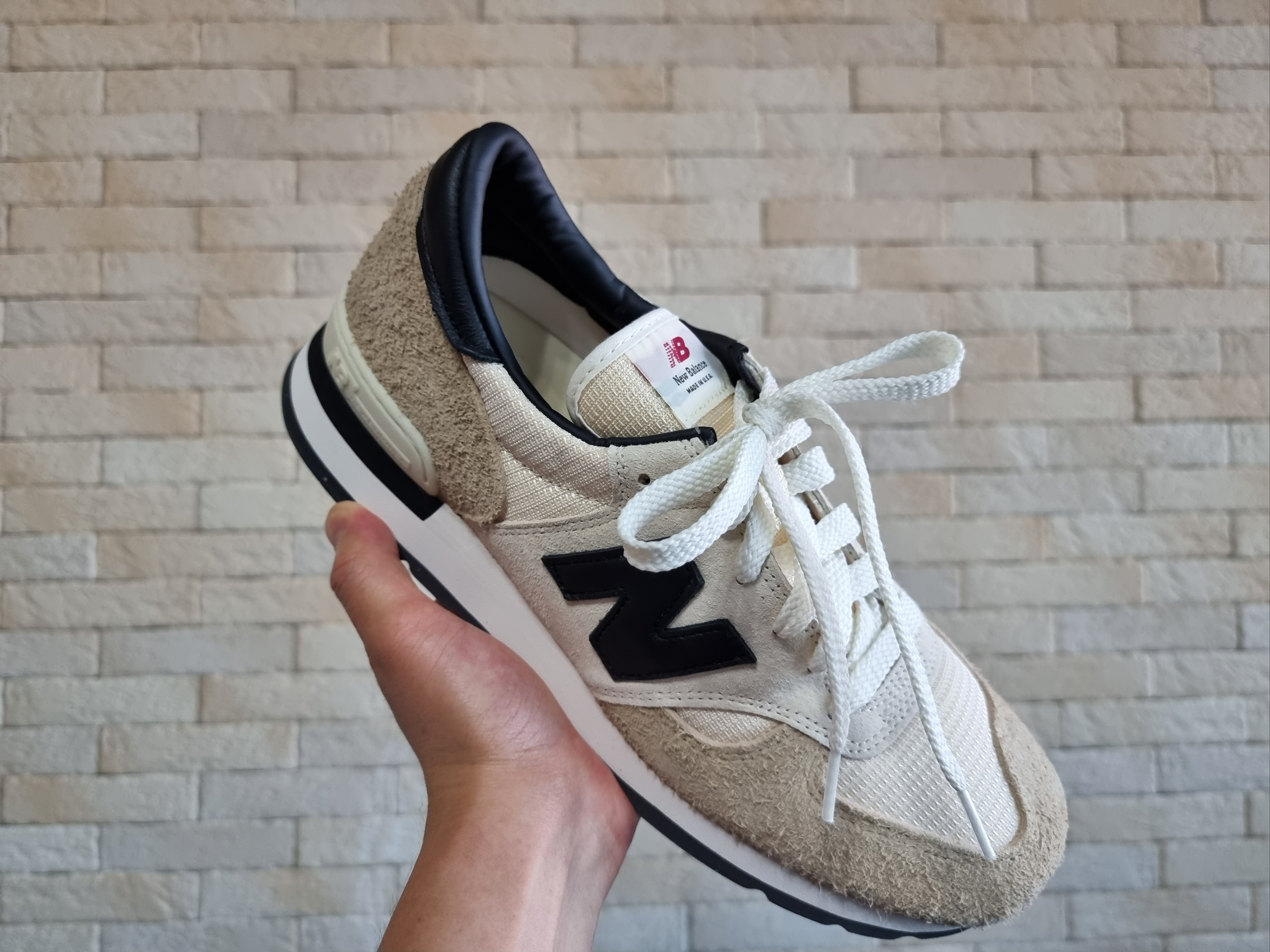 New Balance 990v1 Made in USA Incense Macadamia Nut 착용 스타일 - 4
