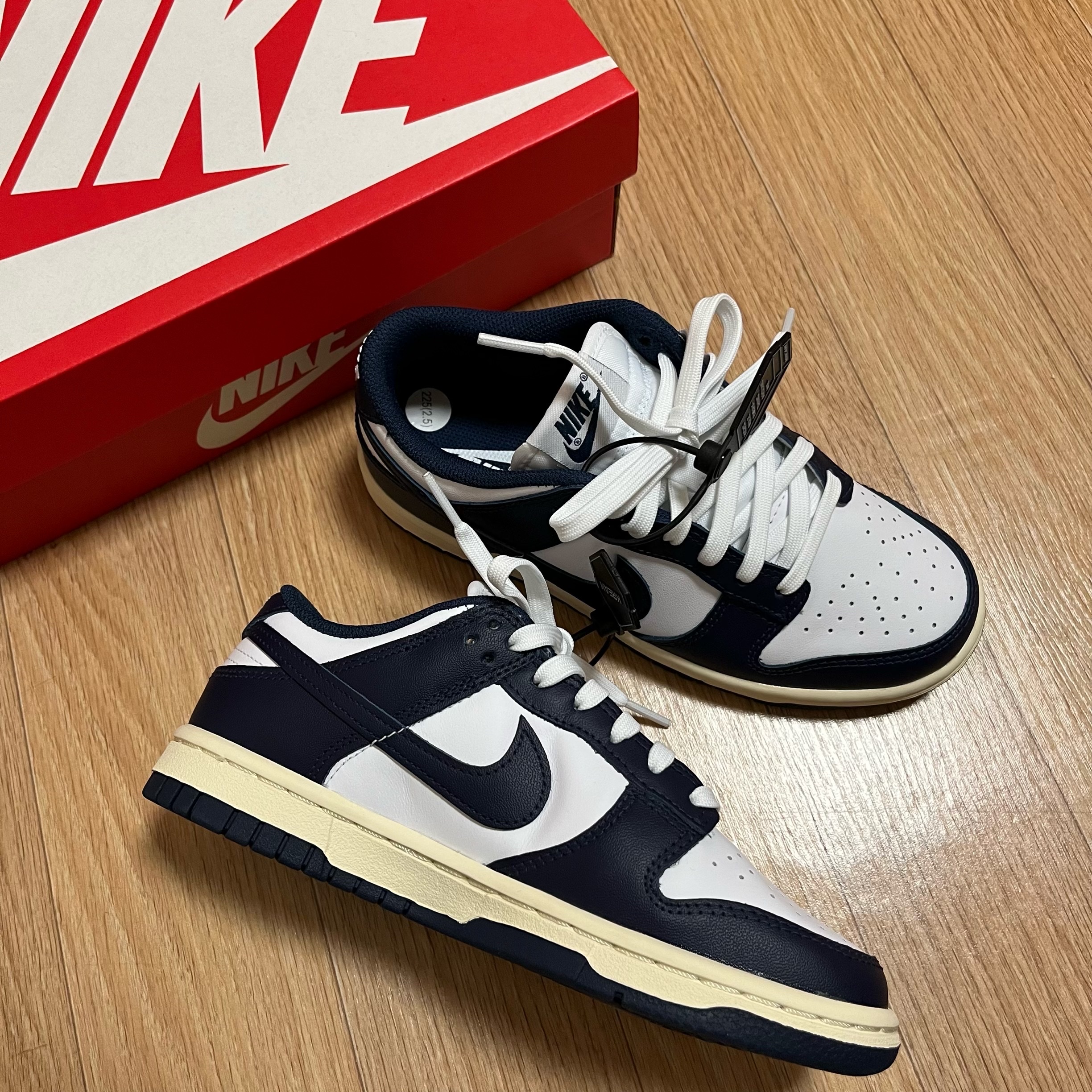 (W) Nike Dunk Low Vintage Midnight Navy 착용 스타일