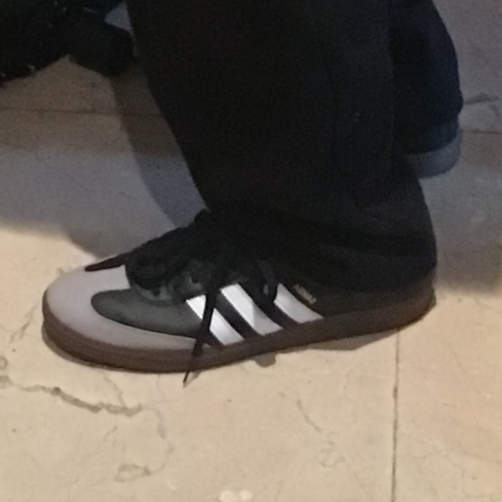 Adidas Samba Vegan Black White 착용 스타일 - 2