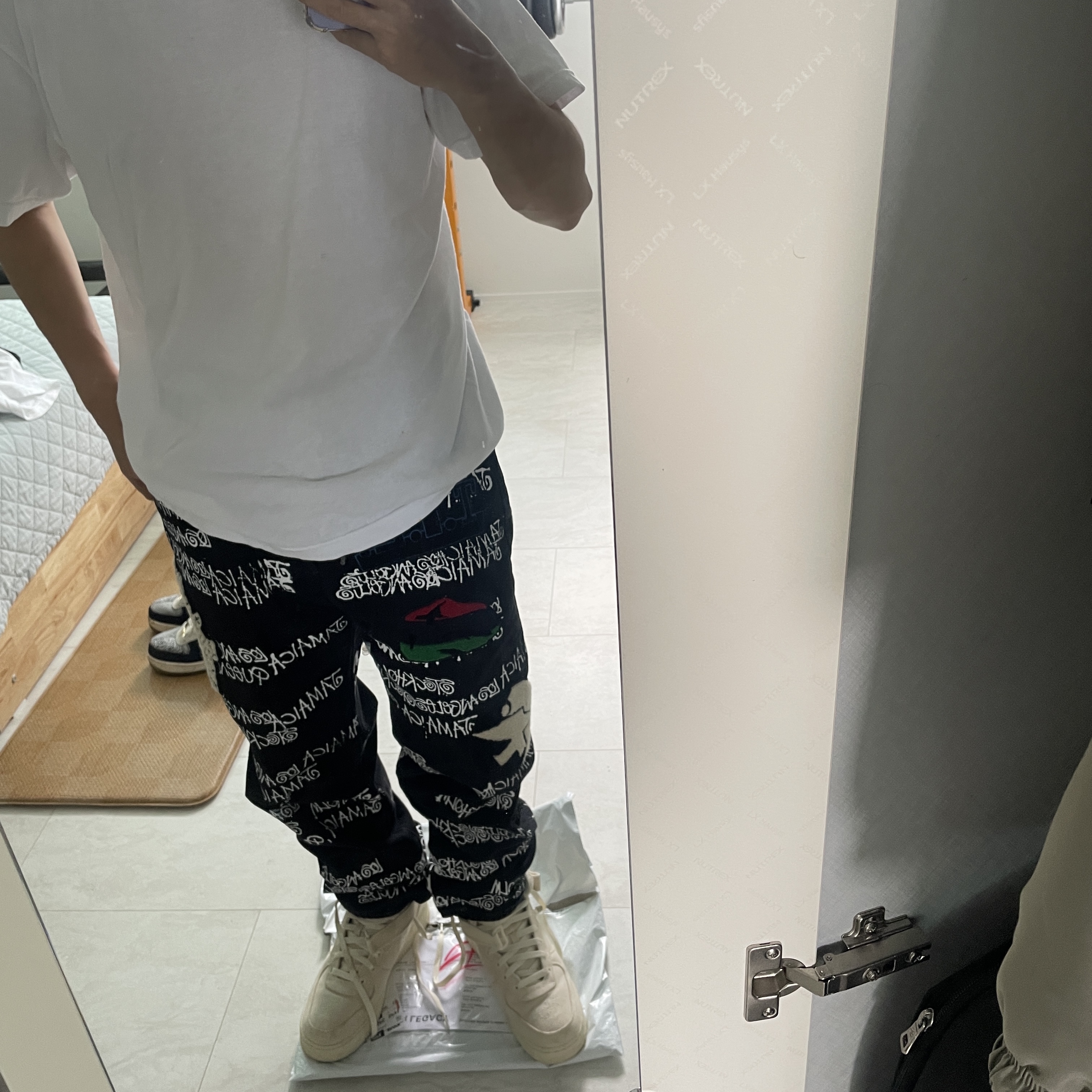 Stussy x Our Legacy x Denim Tears TTL 501 Jean Black 착용 스타일 - 2