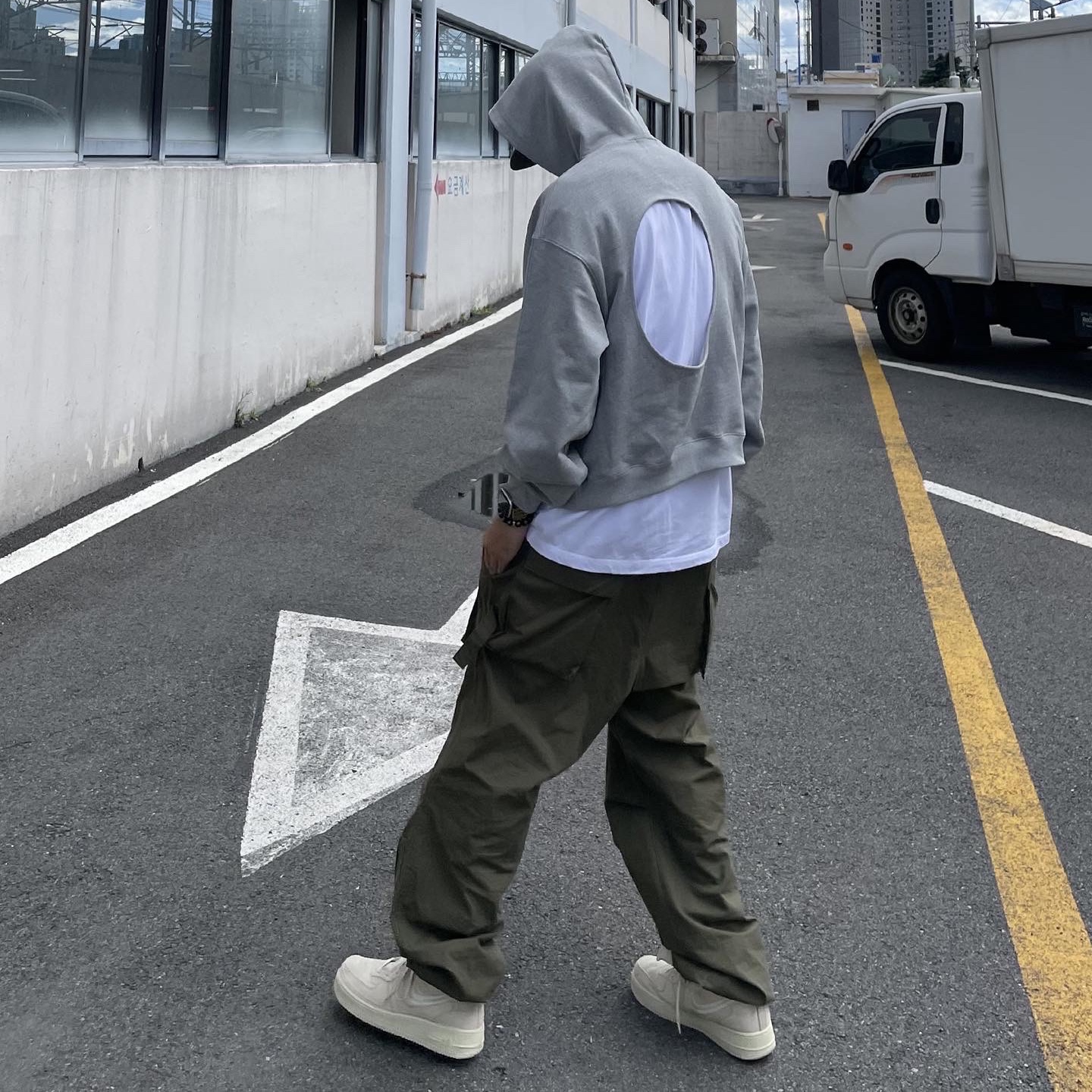 Nike x Stussy Air Force 1 '07 Mid SP Fossil 착용 스타일 - 3