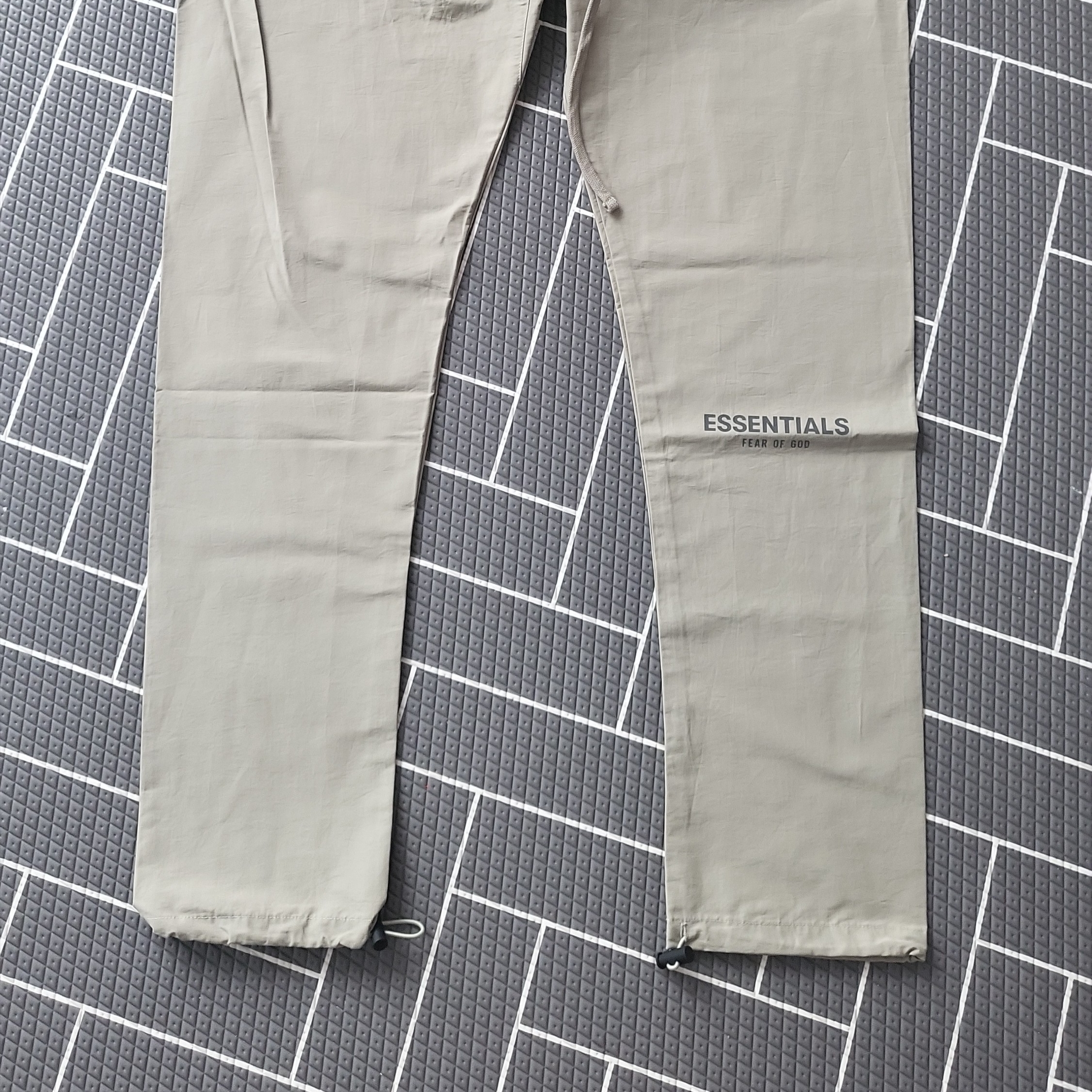 Essentials Track Pants Pistachio - 21FW 착용 스타일
