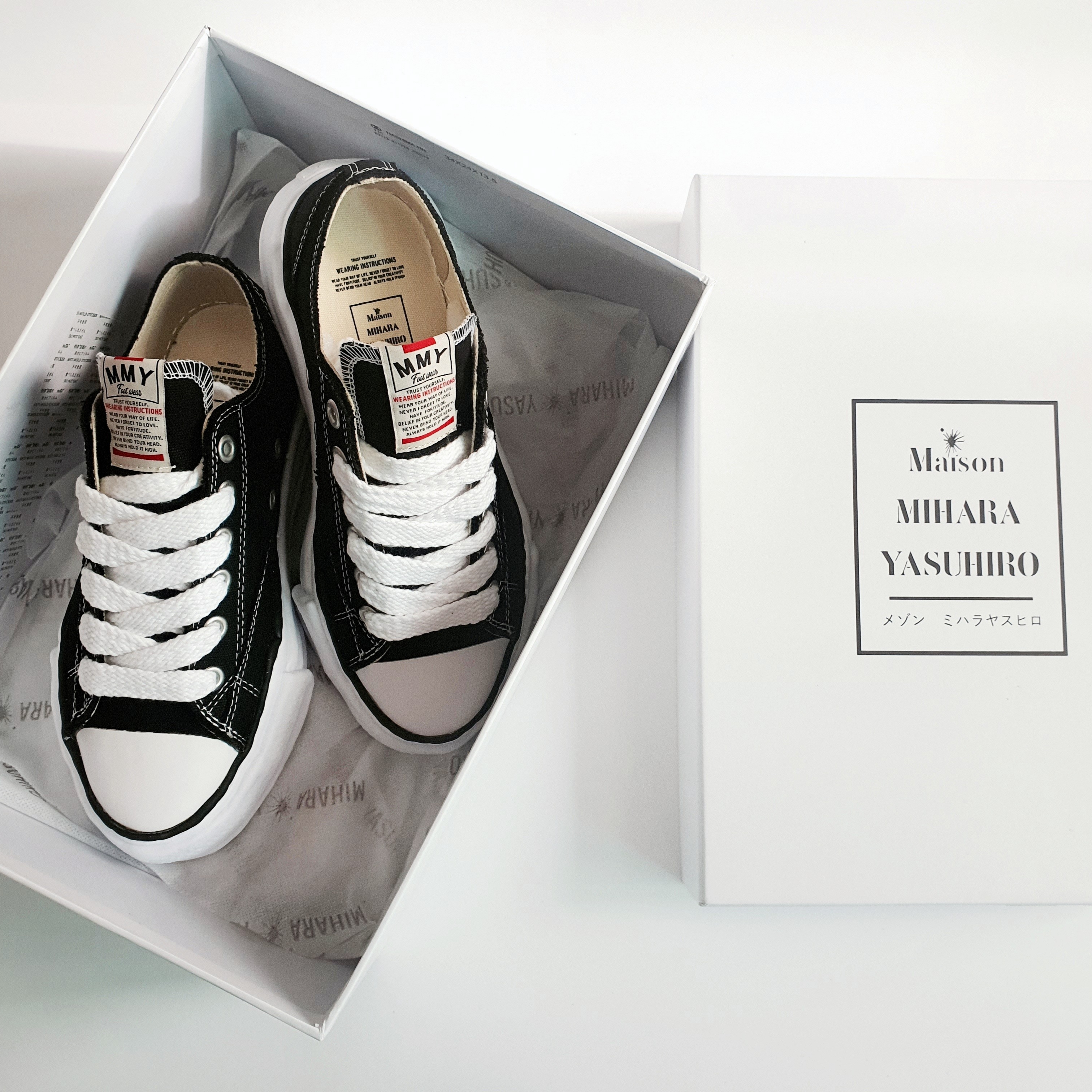 Maison Mihara Yasuhiro Peterson OG Sole Canvas Low Sneakers Black 착용 스타일 - 1