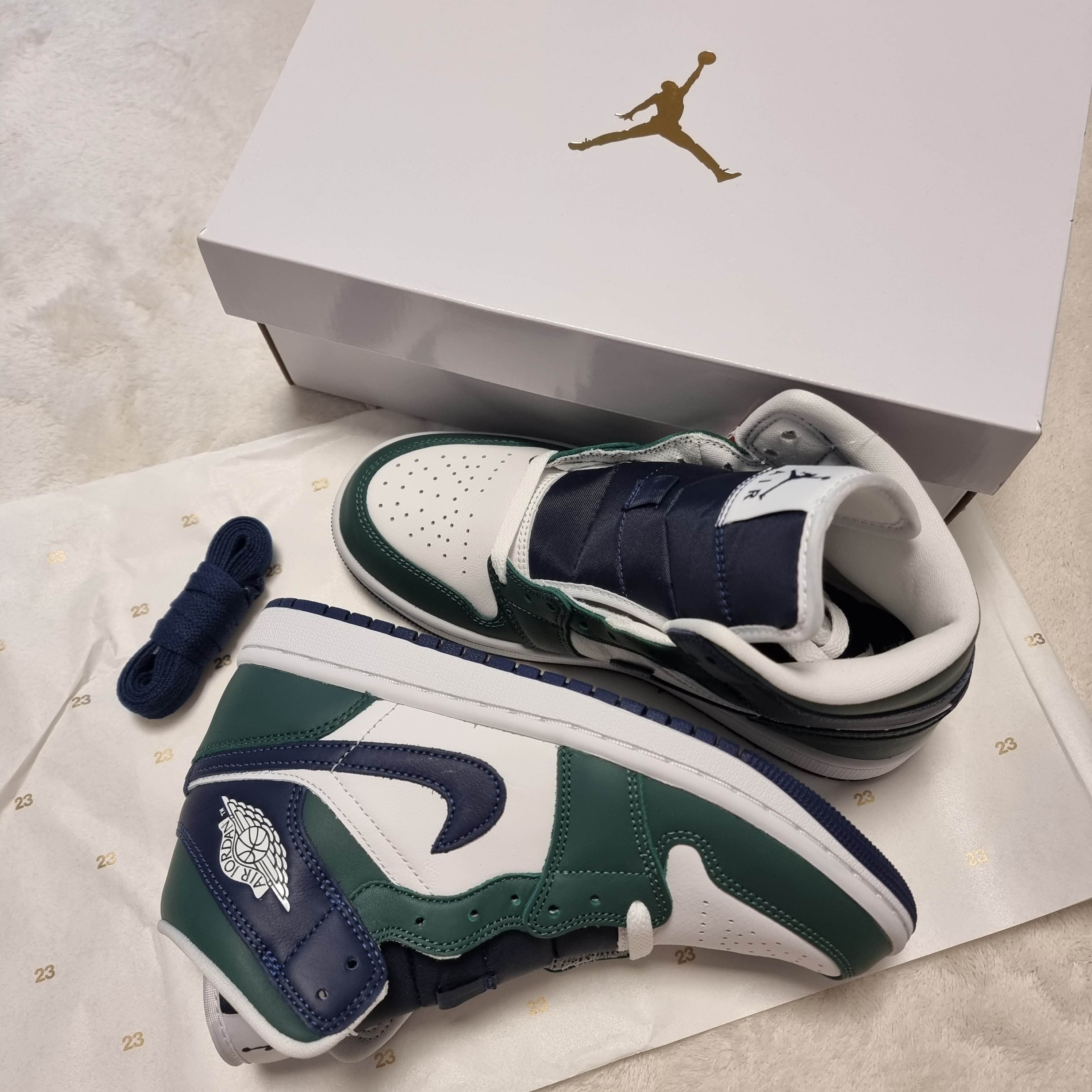 (W) Jordan 1 Mid SE Noble Green 착용 스타일