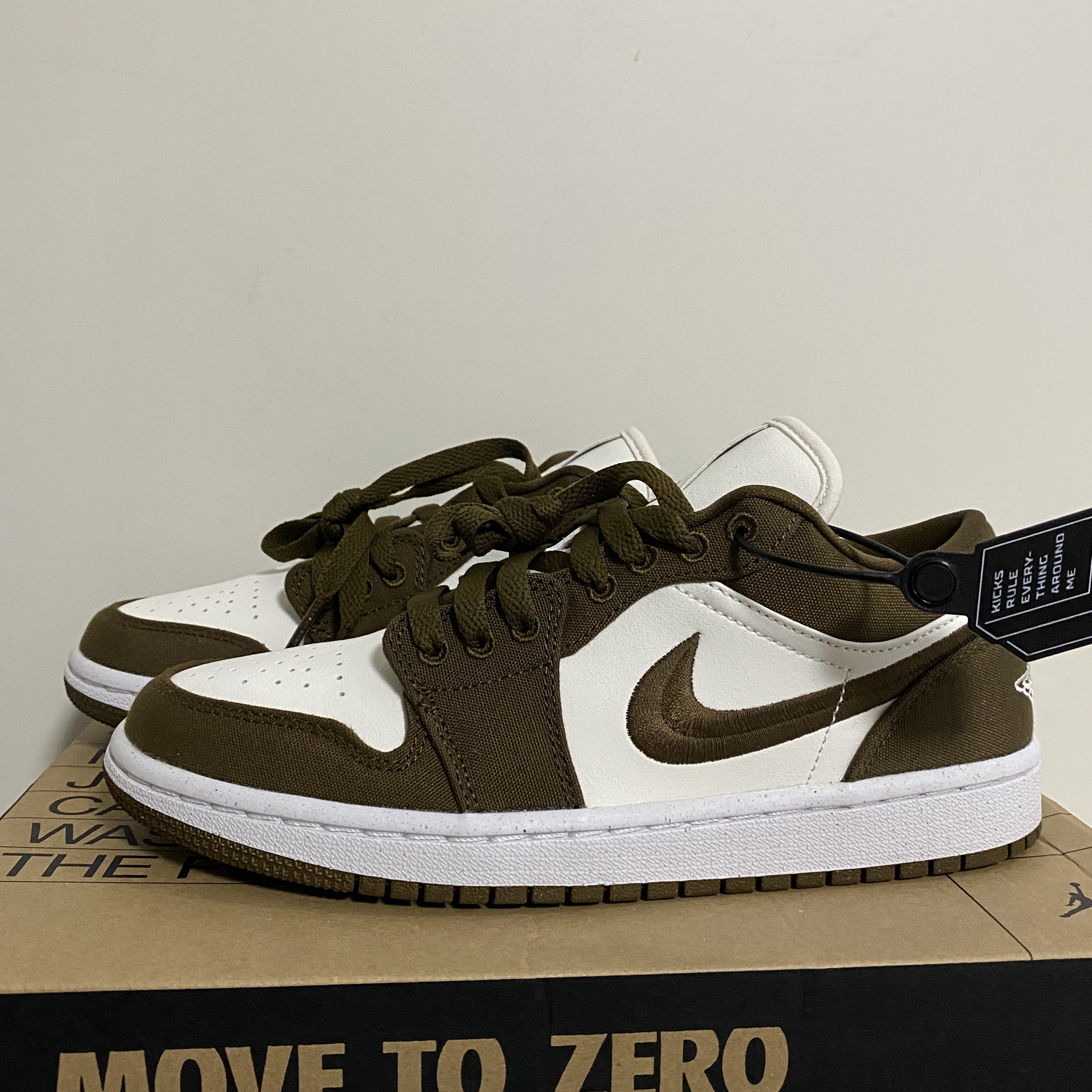 (W) Jordan 1 Low SE Light Olive 착용 스타일