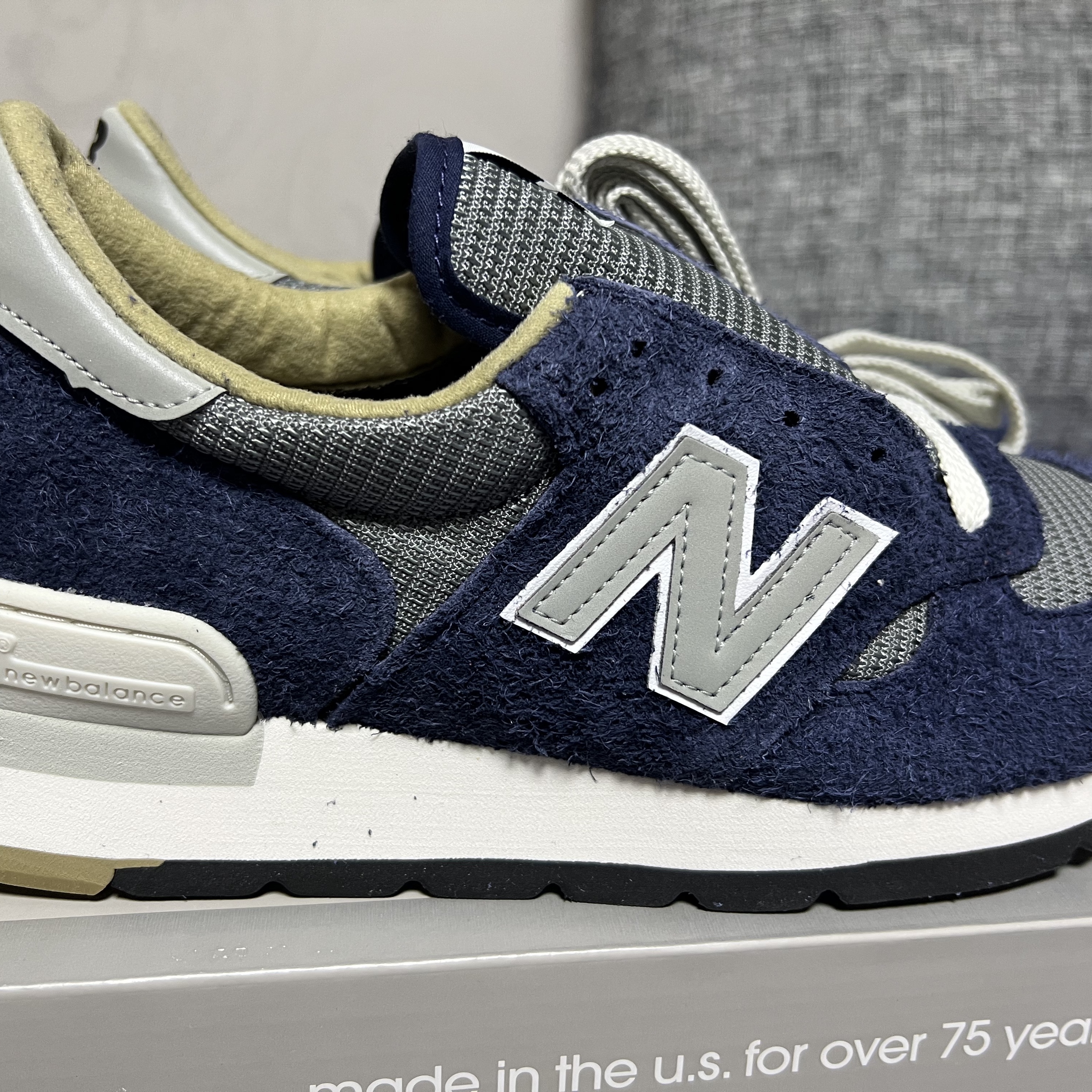 New Balance x Carhartt WIP 990v1 Made in USA Sculpture Center 착용 스타일 - 2