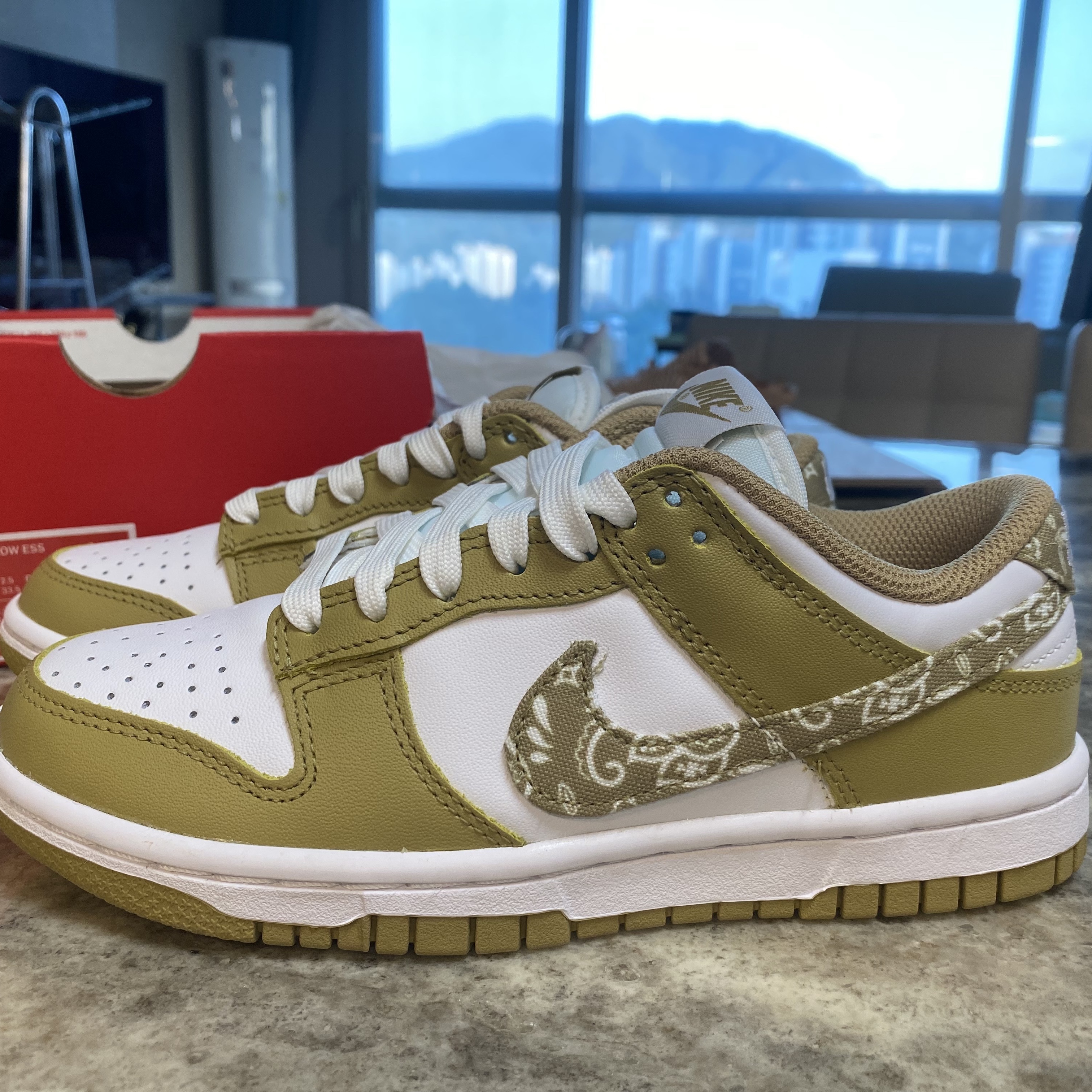 (W) Nike Dunk Low Essential Barley Paisley 착용 스타일