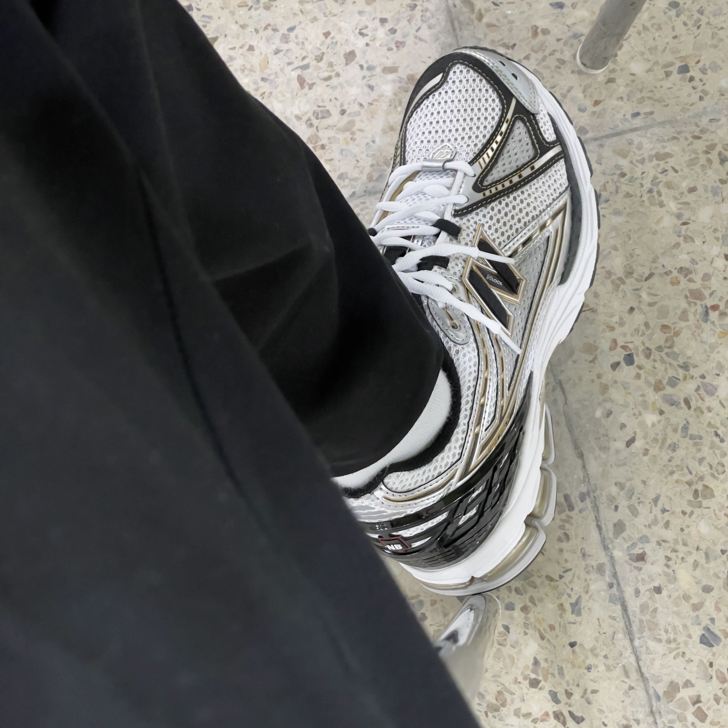 New Balance 1906R White Gold 착용 스타일