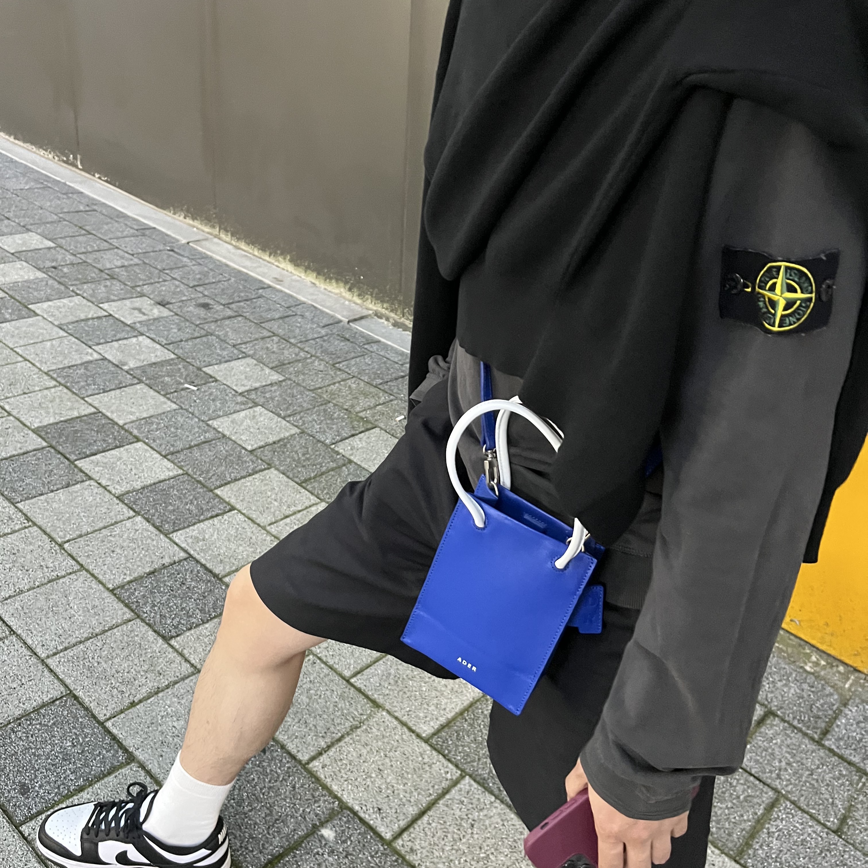 Ader Error Small Shopper Bag Blue, Nike Dunk Low Retro Black 착용 스타일 - 1