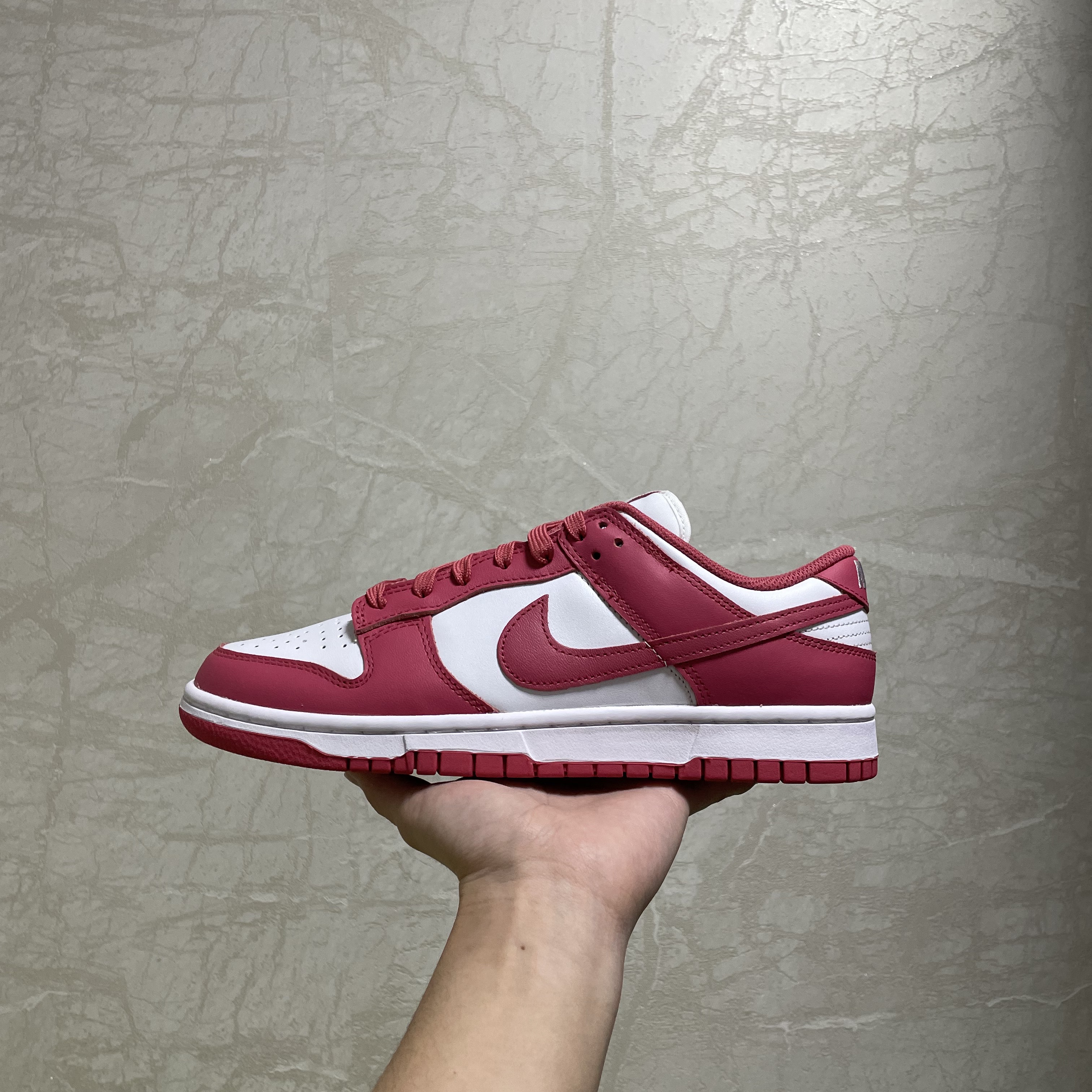(W) Nike Dunk Low Archeo Pink, Nike Air Force 1 '07 LV8 Athletic Club Light Smoke Grey Marina 착용 스타일 - 1