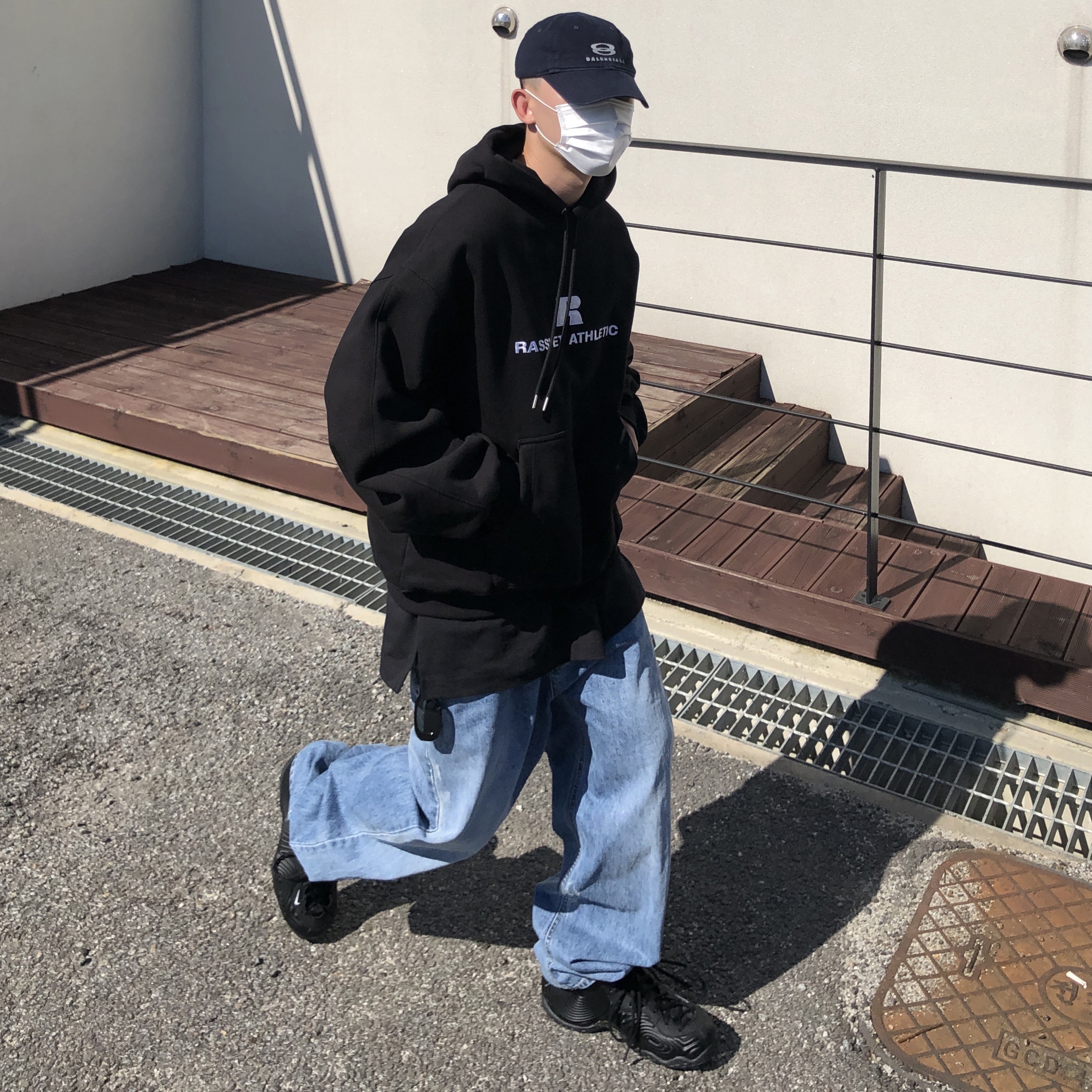 Nike x Comme des Garcons Homme Plus Air Foamposite One Black, Balenciaga Unity Snowboard Cap Navy Blue 착용 스타일 - 1