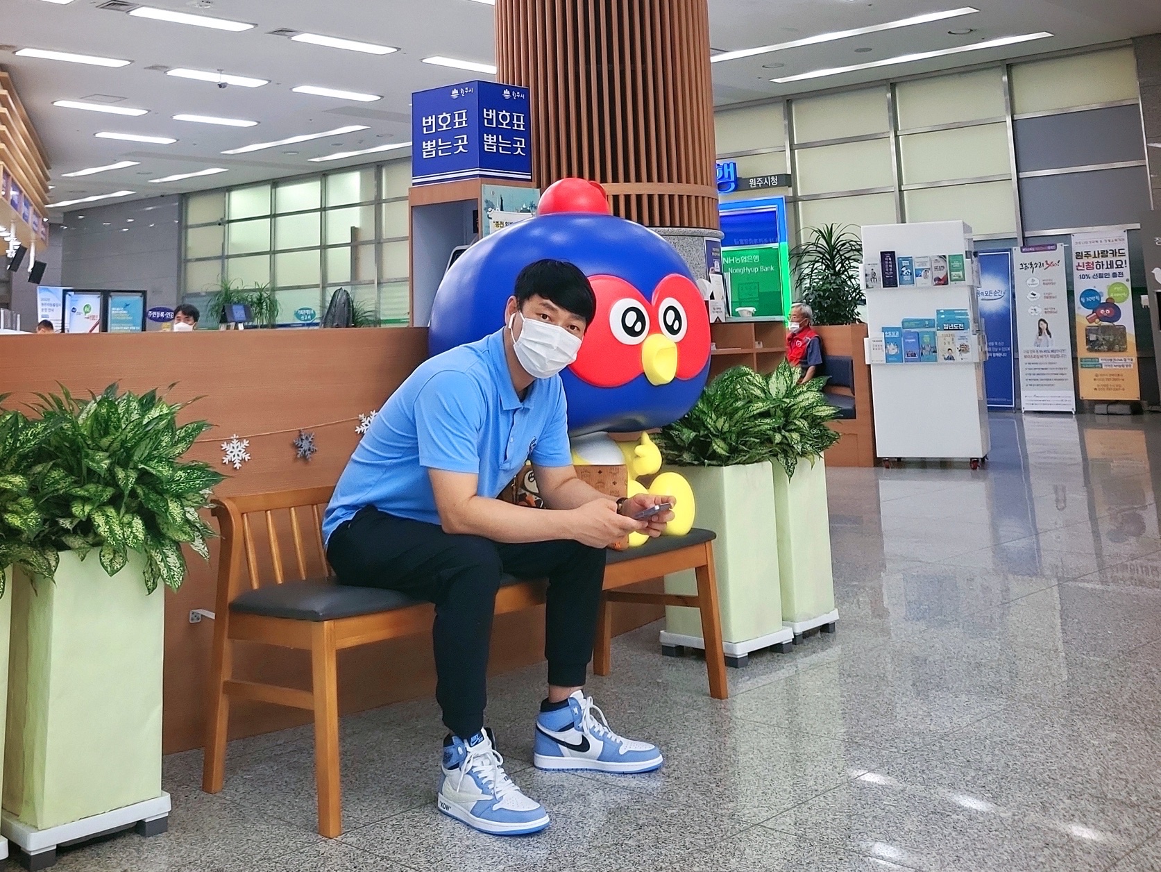 Jordan 1 Retro High OG University Blue 착용 스타일
