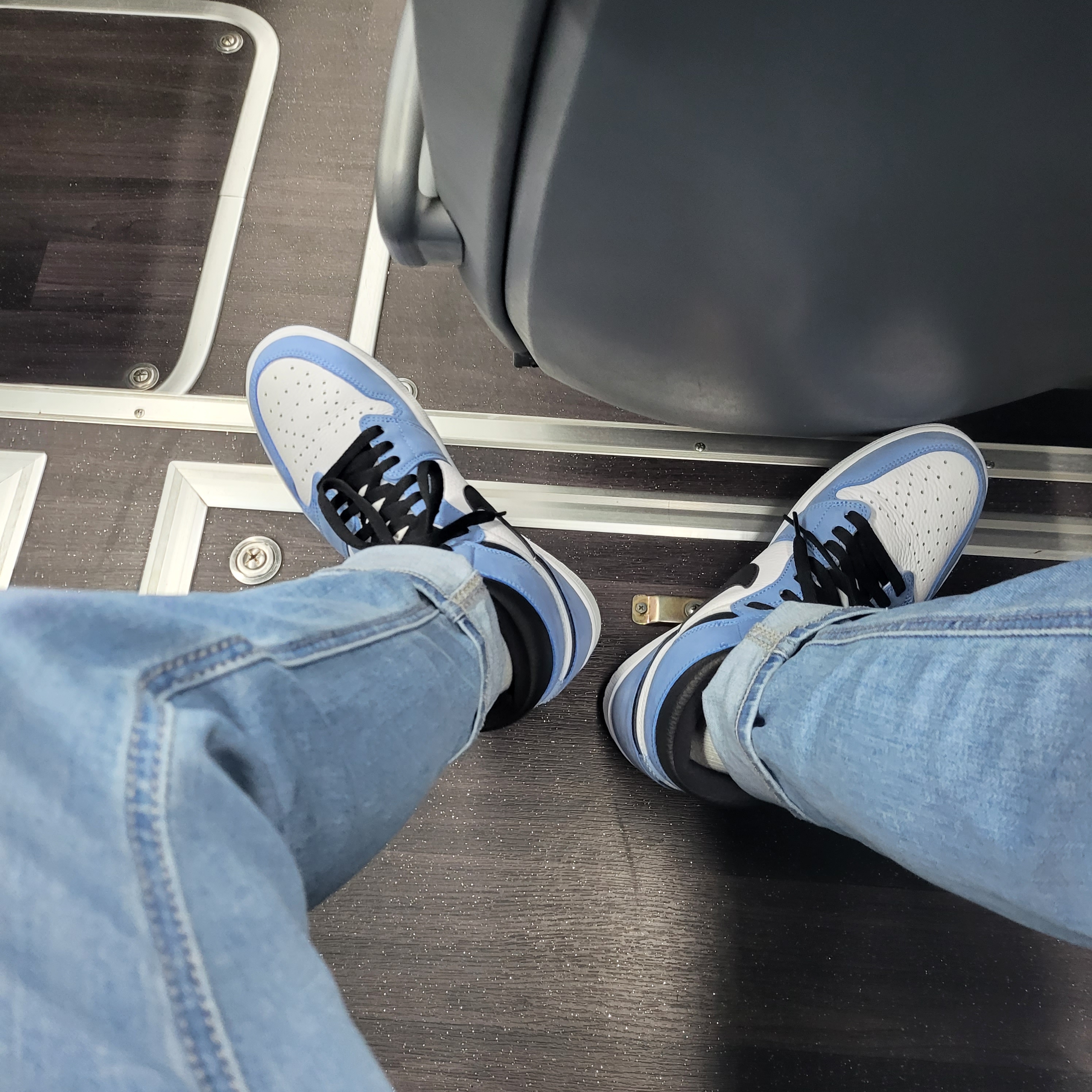 Jordan 1 Retro High OG University Blue 착용 스타일