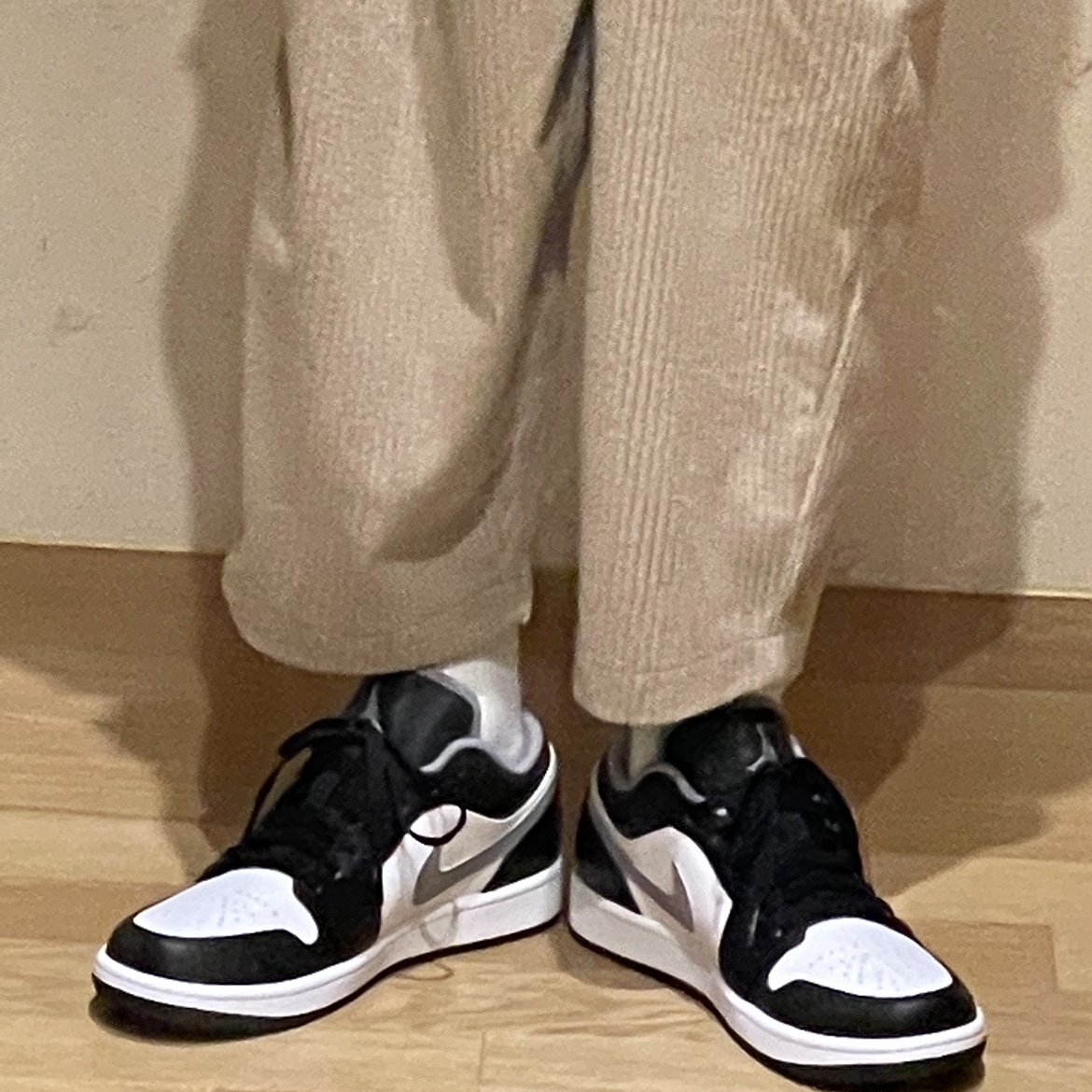 Jordan 1 Low Black Particle Grey 착용 스타일