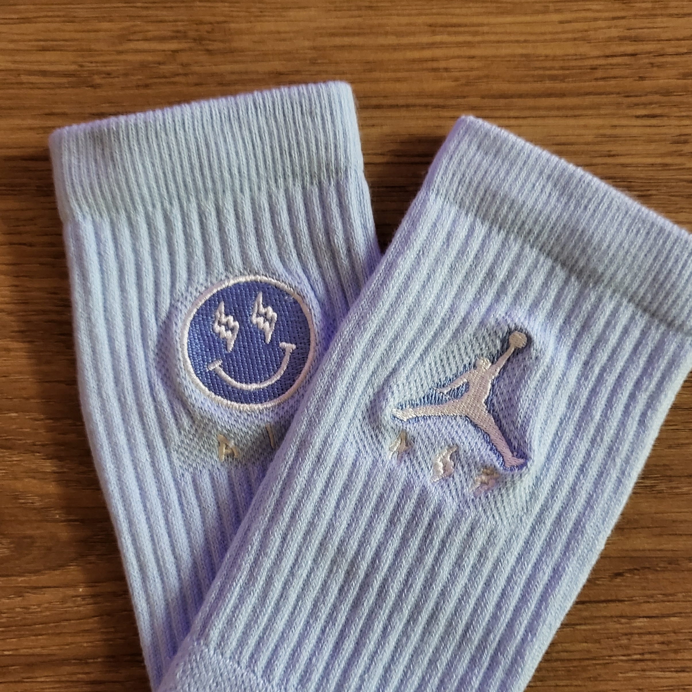Jordan x J Balvin Legacy Energy Crew Socks Celestine Blue 착용 스타일 - 5