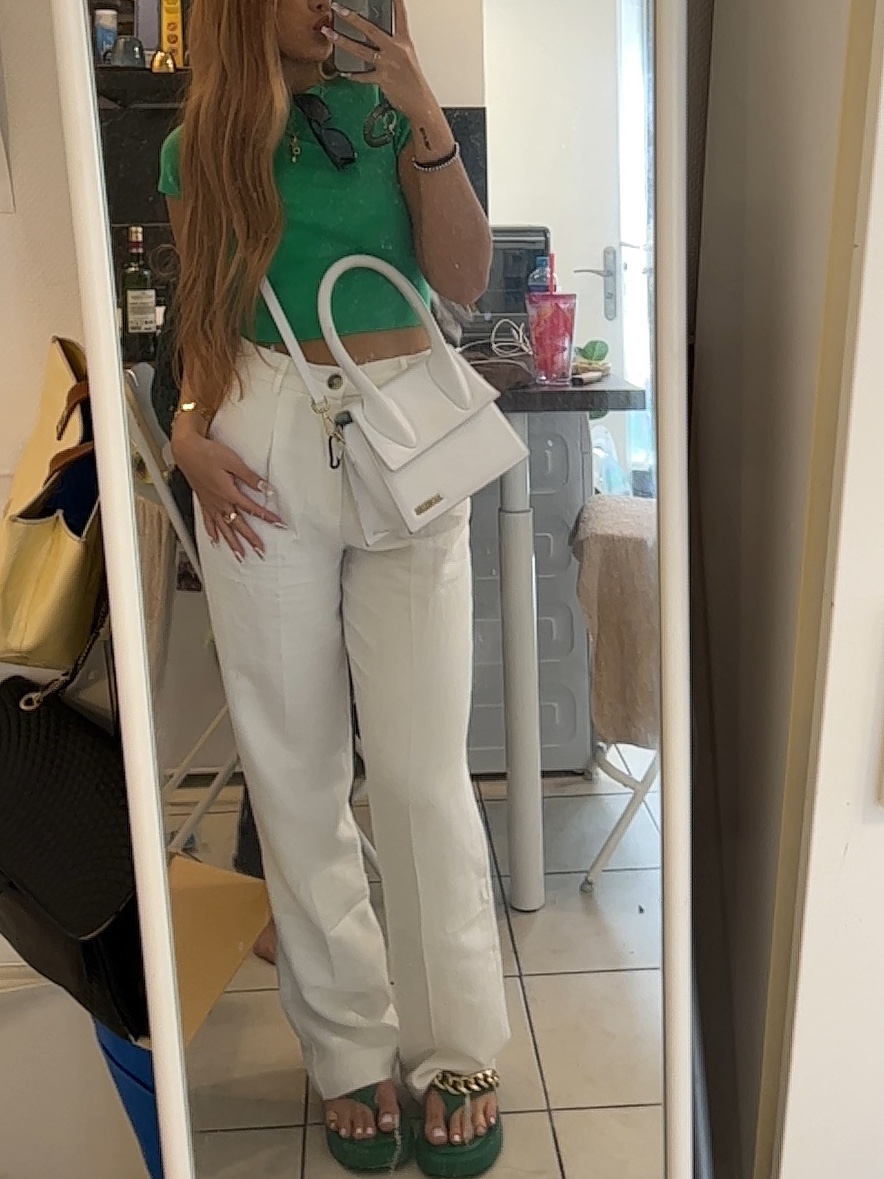 Jacquemus Le Chiquito Signature Leather Mini Handbag White 착용 스타일
