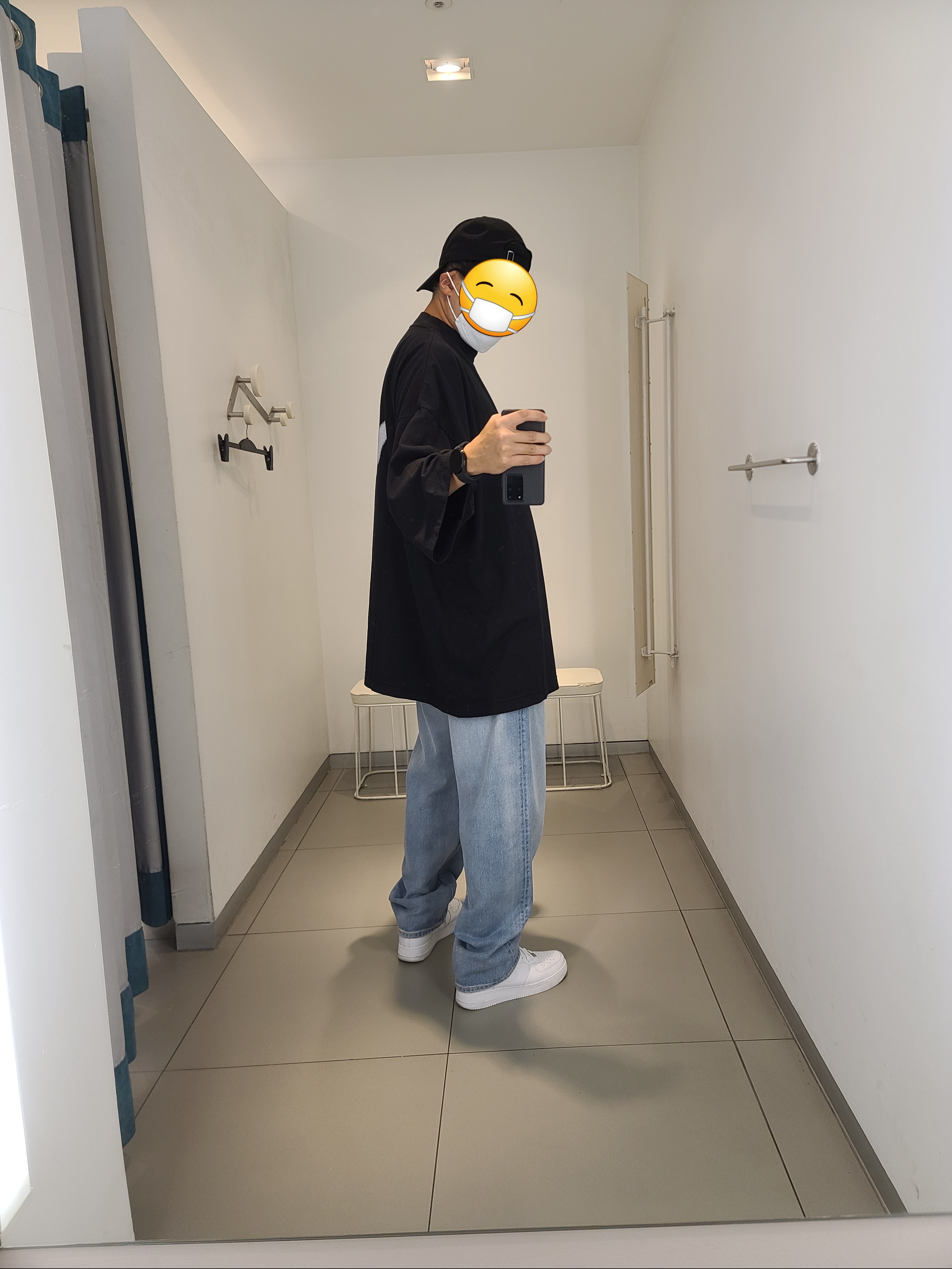 Yeezy Gap Engineered By Balenciaga Dove 3/4 Sleeve T-Shirt Black 착용 스타일 - 1