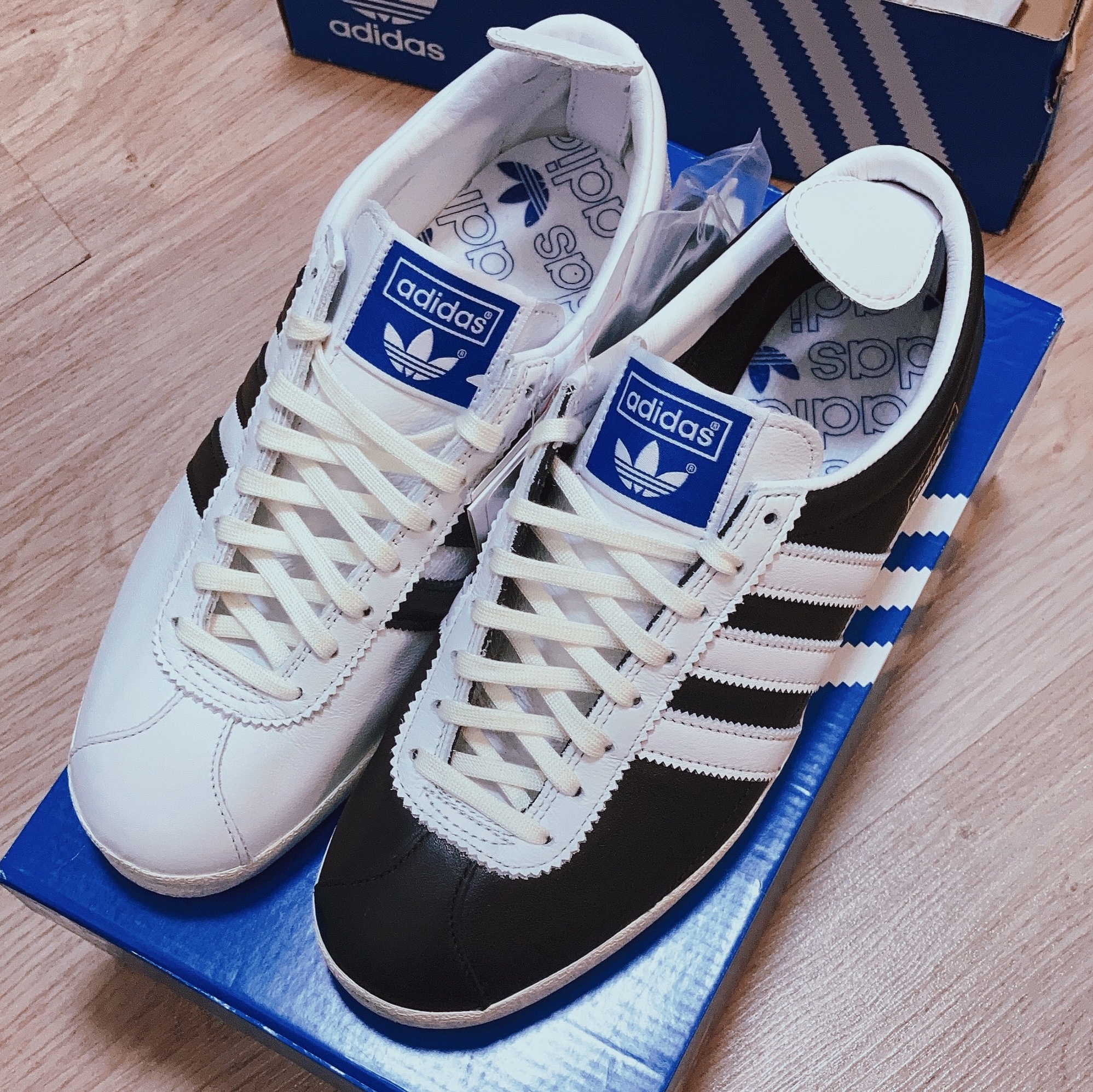 Adidas Gazelle Vintage White Black, Adidas Gazelle Vintage Black White 착용 스타일