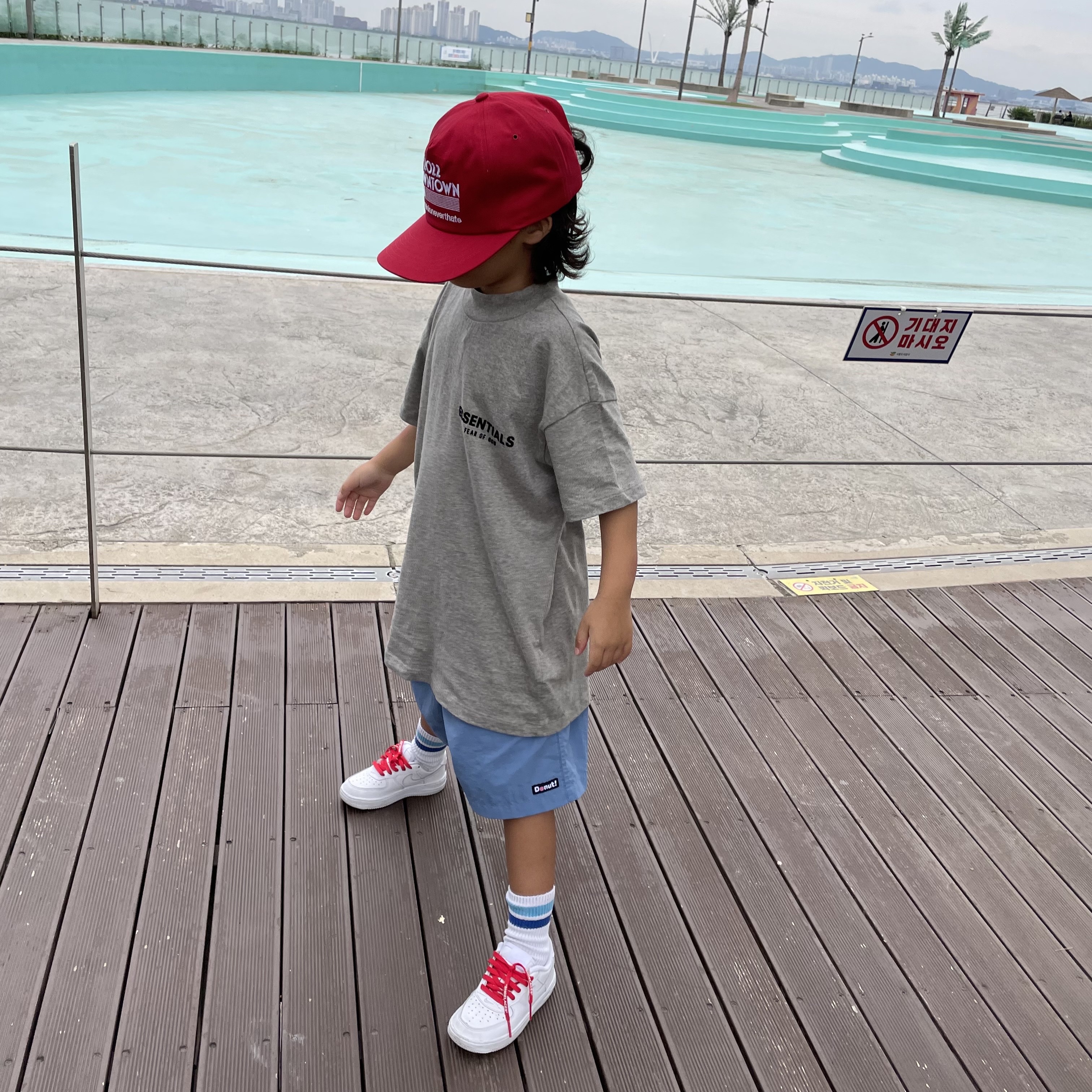 (Kids) Essentials The Core Collection T-Shirt Dark Oatmeal 착용 스타일