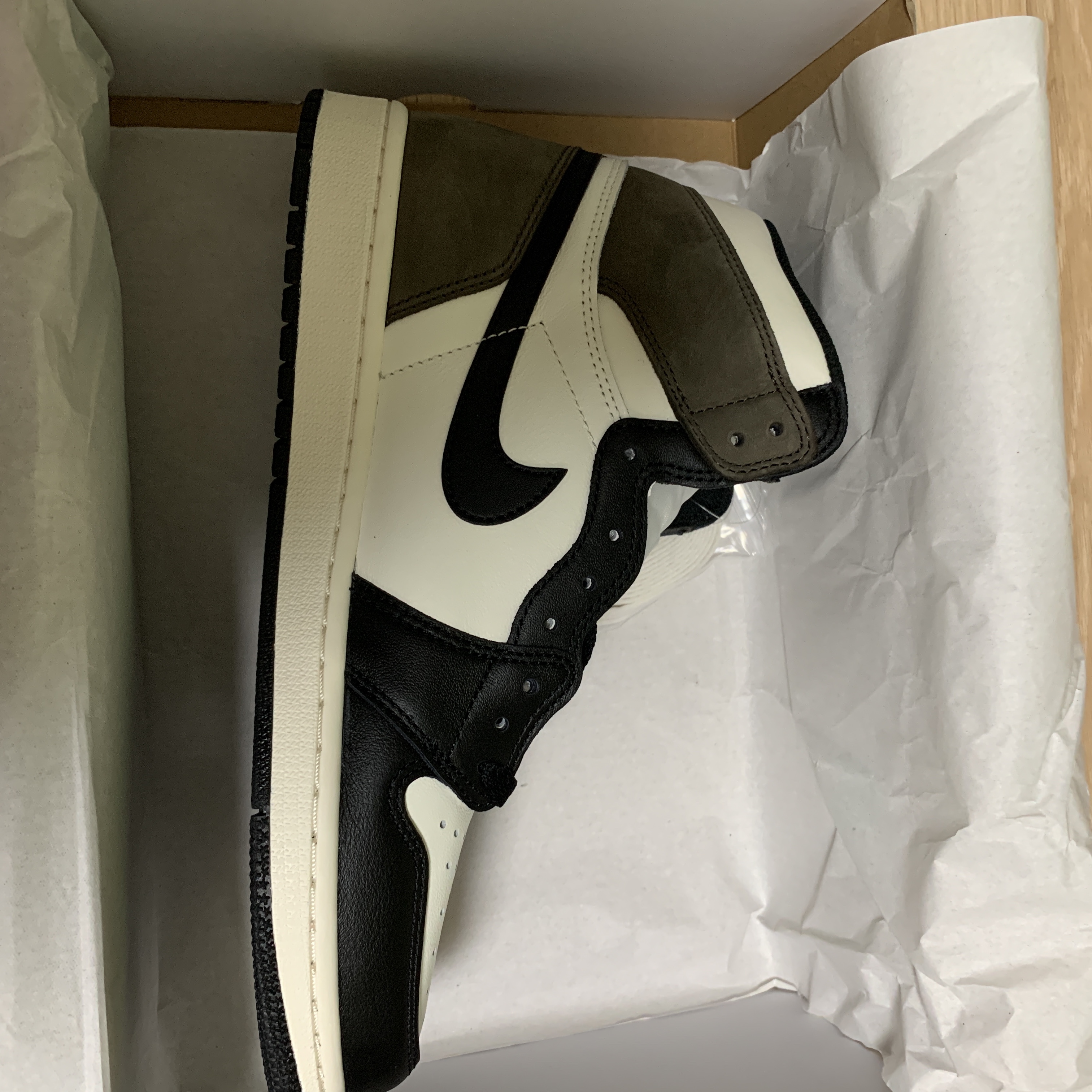 Jordan 1 Retro High OG Black Mocha 착용 스타일