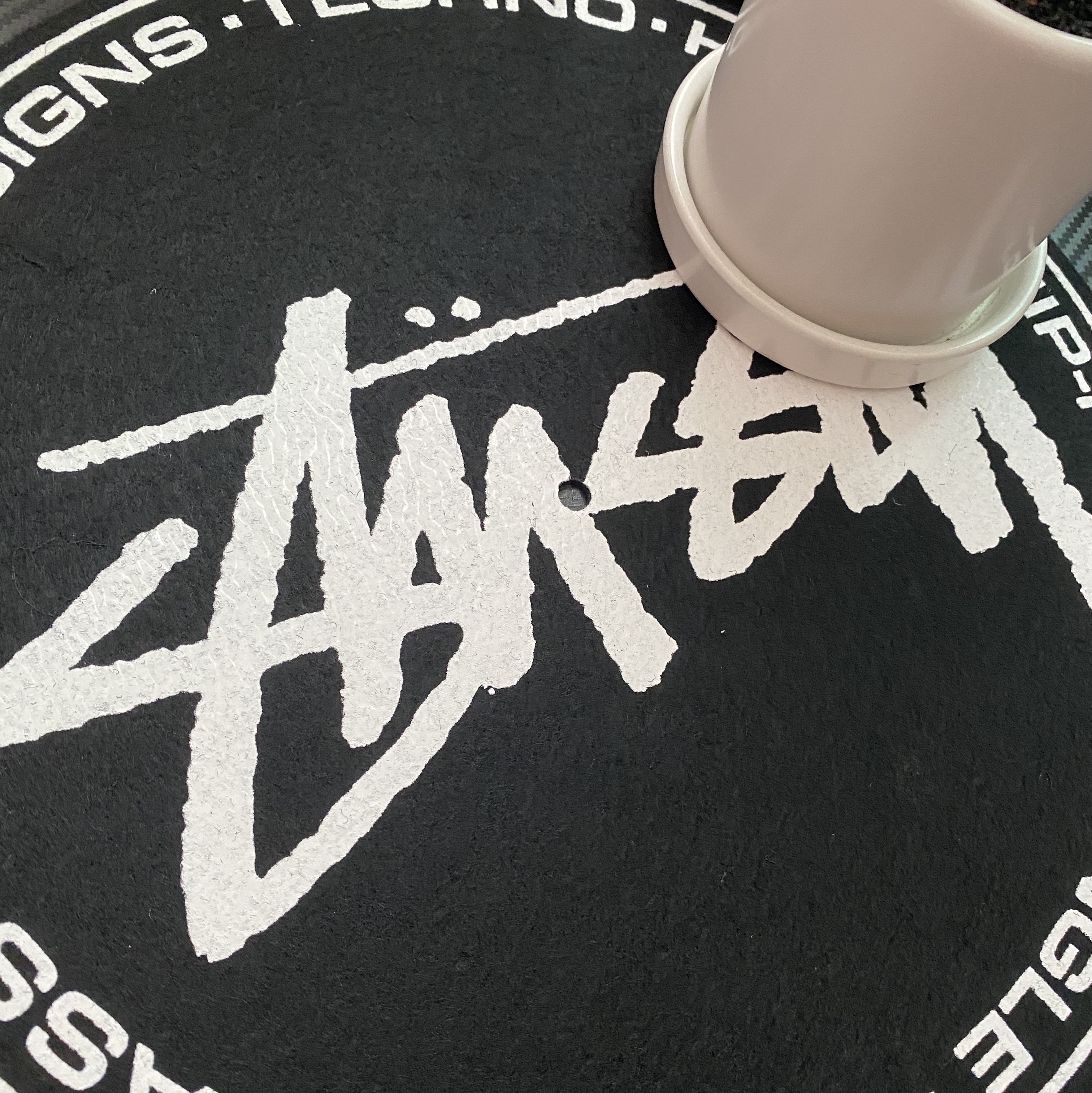 Stussy 12 Inch Post Modern Slipmats (2 Pack) 착용 스타일