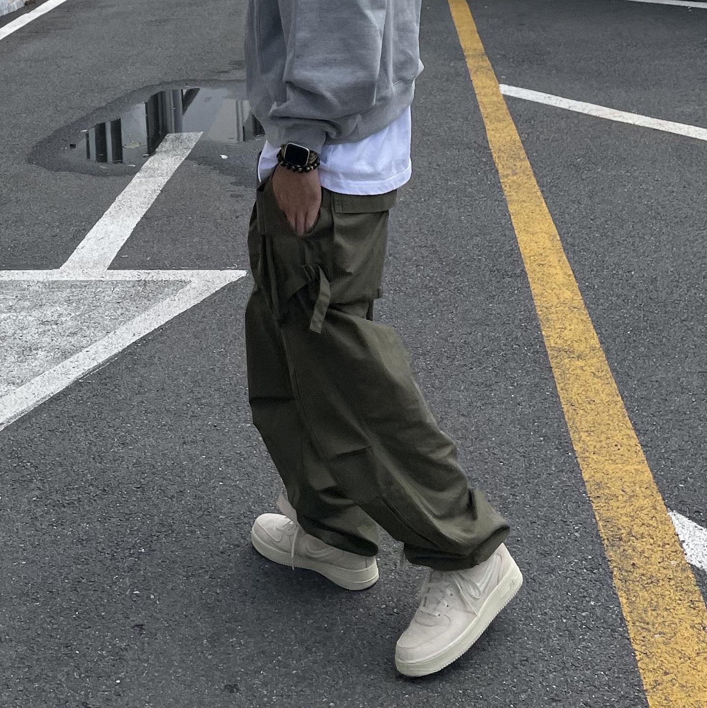 Nike x Stussy Air Force 1 '07 Mid SP Fossil 착용 스타일 - 2