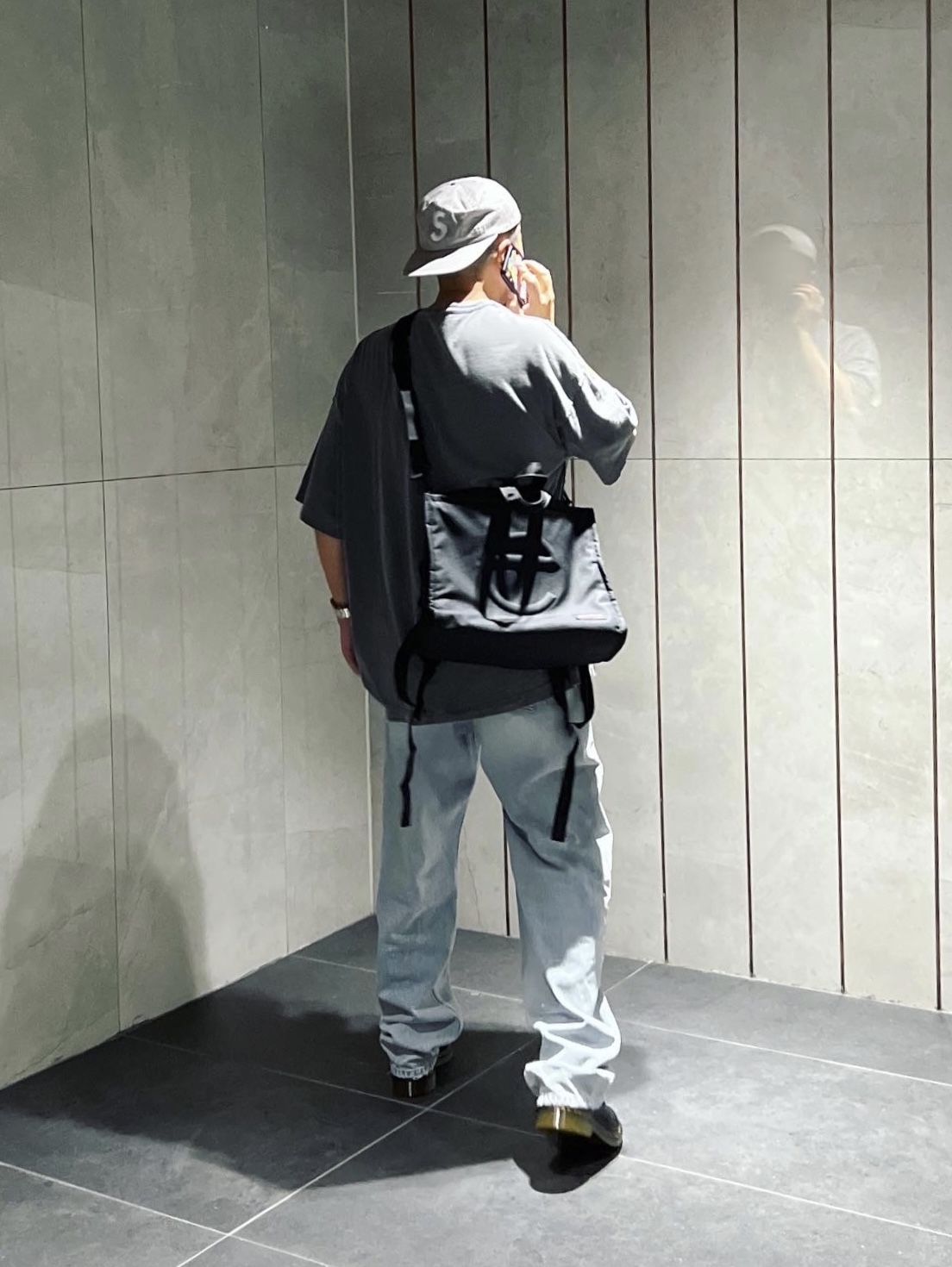 Telfar x Eastpak Medium Shopper Black 착용 스타일 - 1