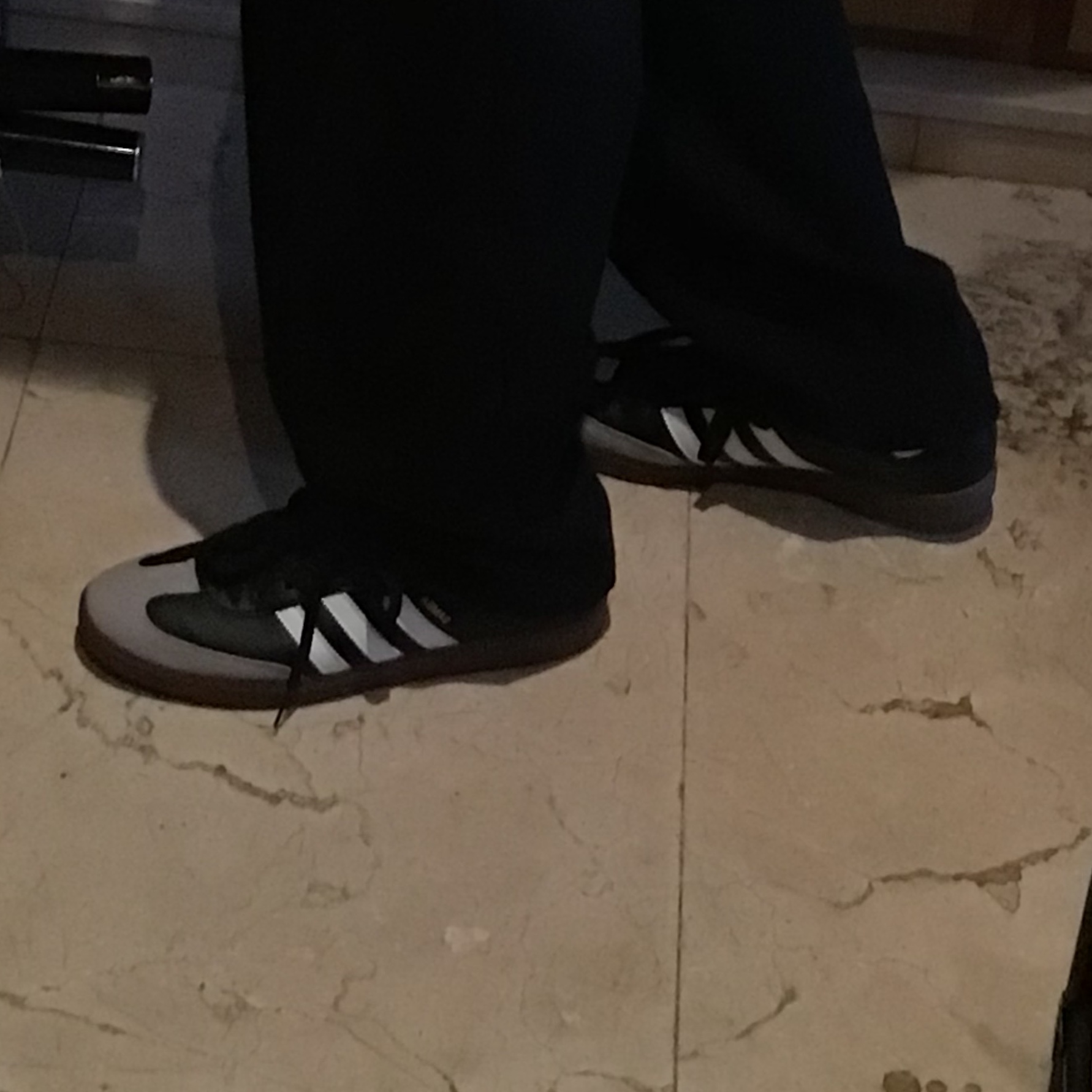 Adidas Samba Vegan Black White 착용 스타일 - 1