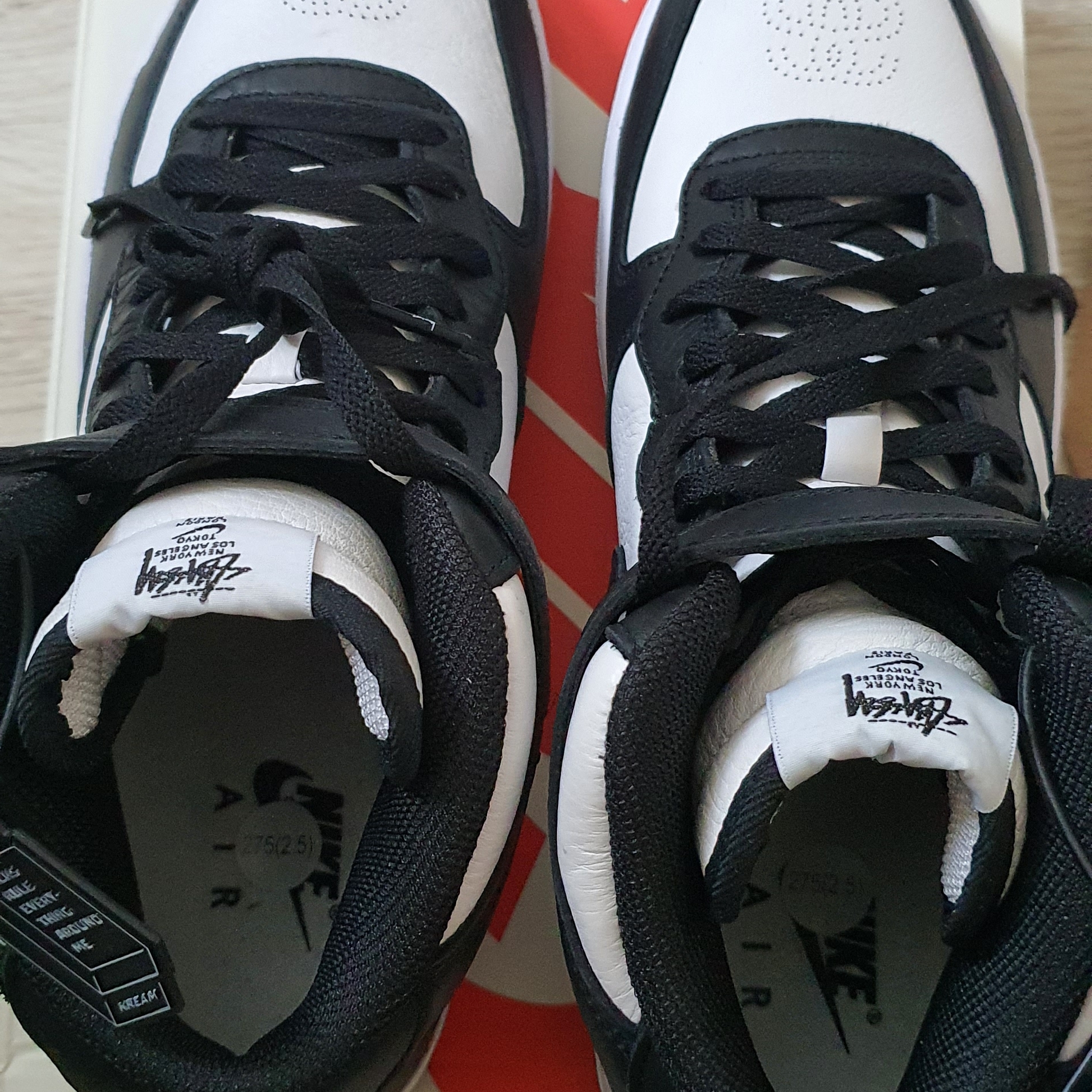 Nike x Stussy Air Force 1 '07 Mid SP Black and Light Bone 착용 스타일